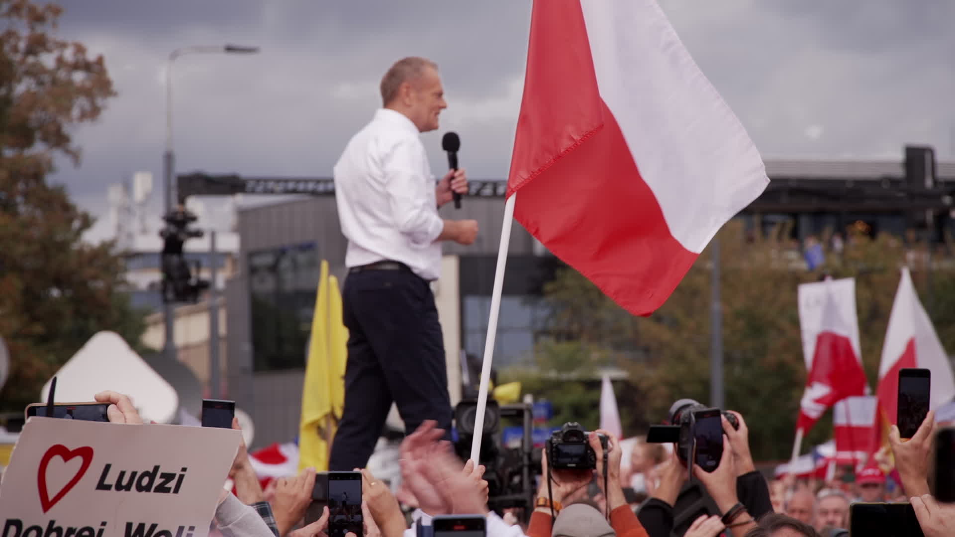 Million take part in opposition rally ahead of elections in Poland