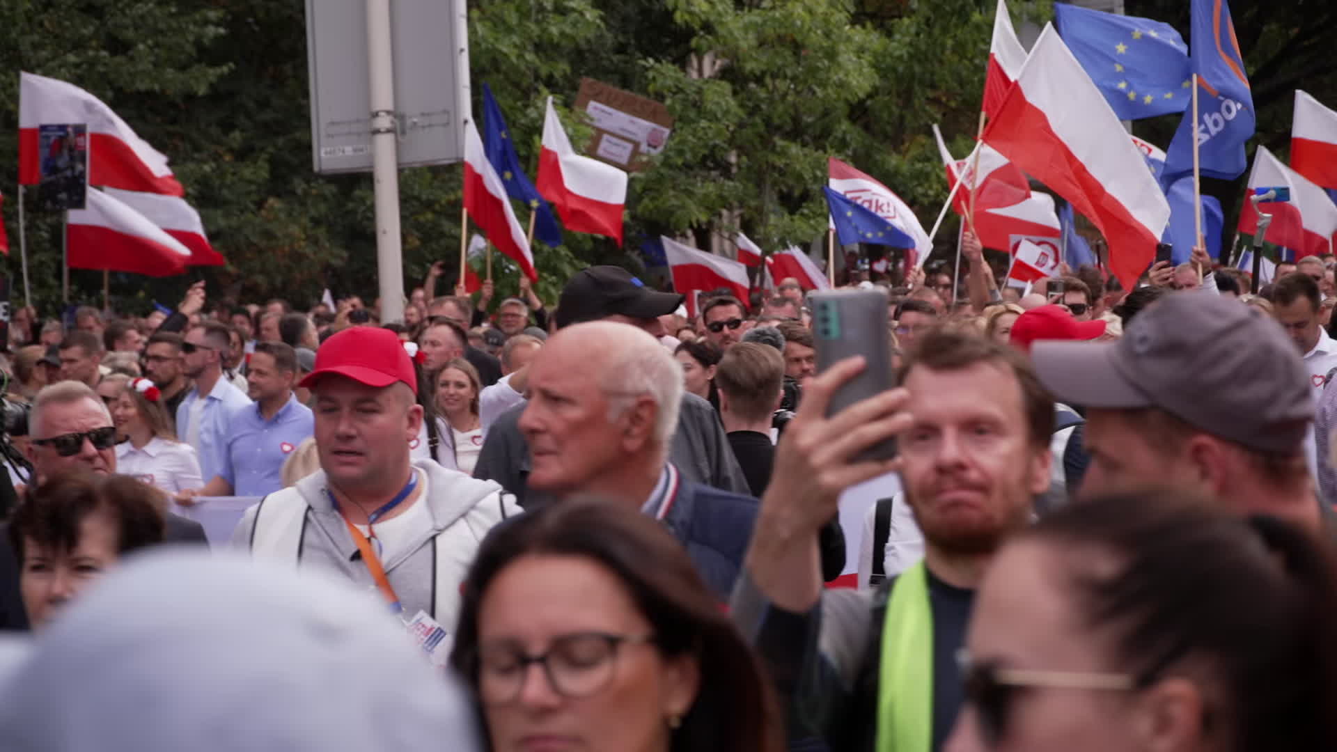 Million take part in opposition rally ahead of elections in Poland