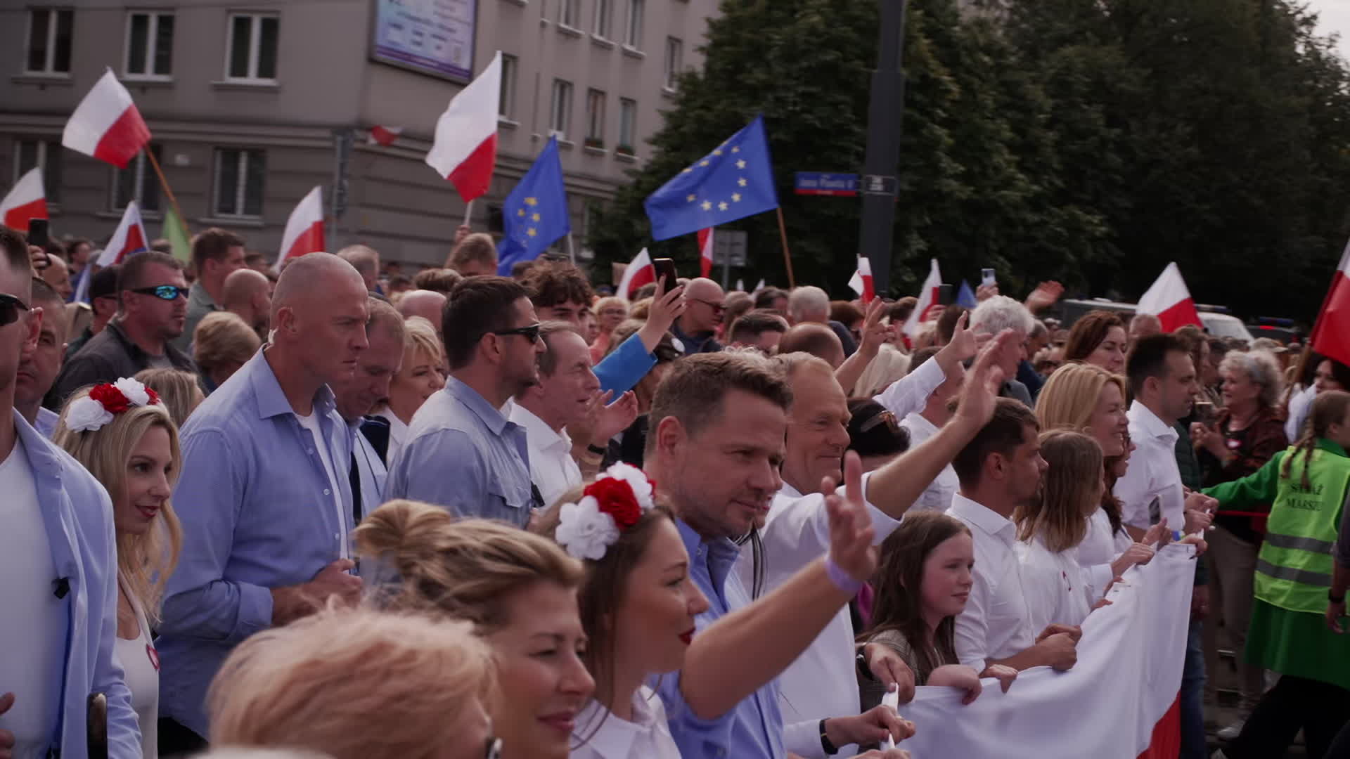 Million take part in opposition rally ahead of elections in Poland