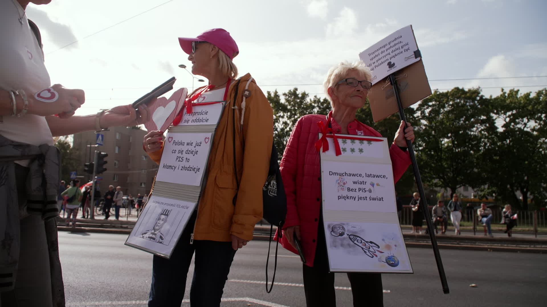 Million take part in opposition rally ahead of elections in Poland