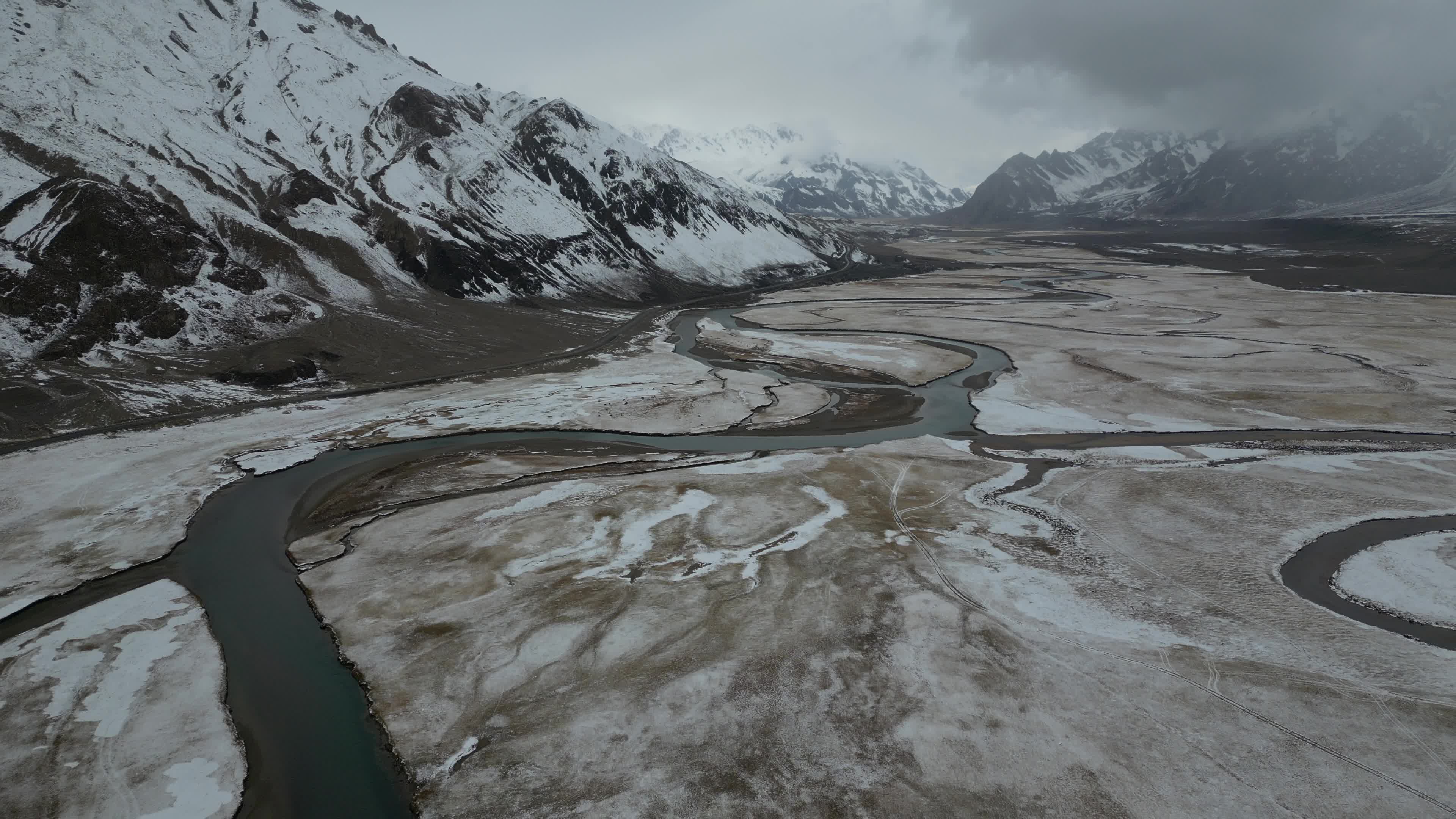 drone videos of the beautiful landscapes in the pamir mountains