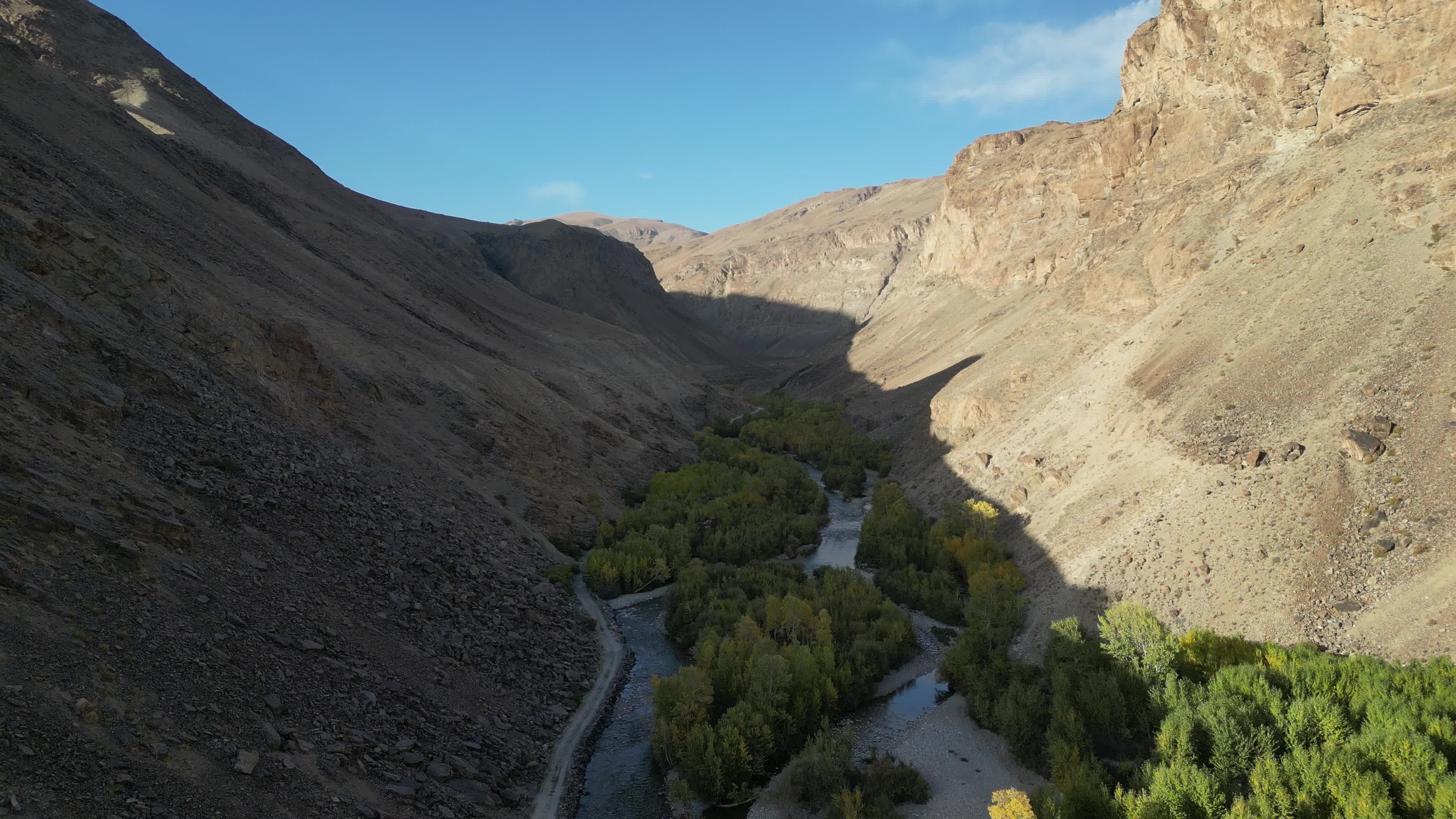 Beautiful drone videos of the landscapes of the Shokdara valley