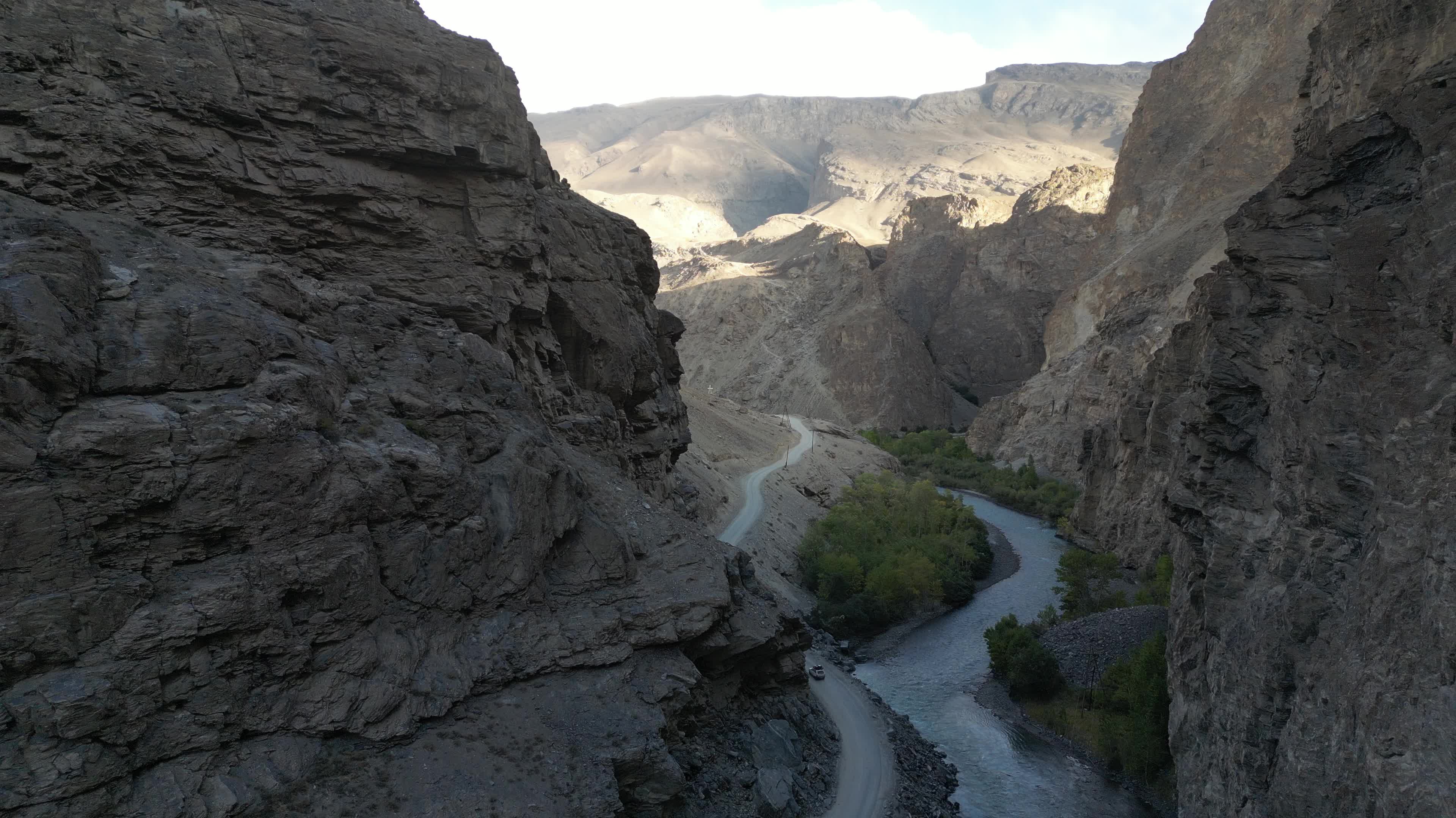 Beautiful drone videos of the landscapes of the Shokdara valley
