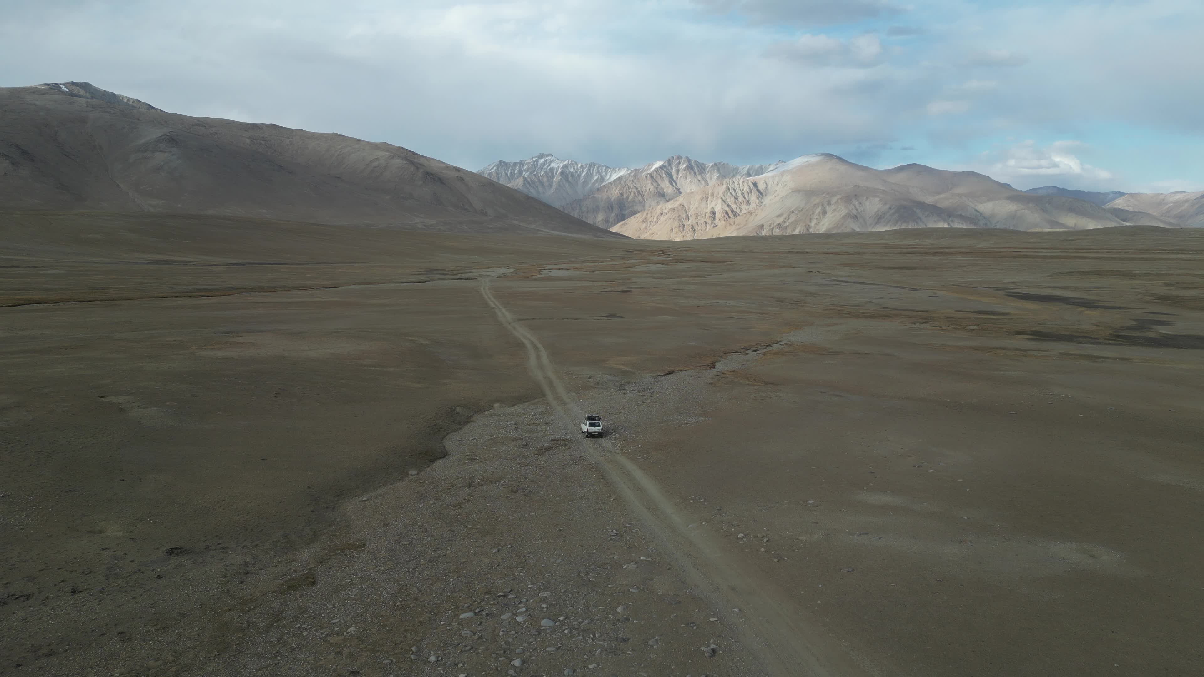 Beautiful drone videos of the landscapes of the Shokdara valley