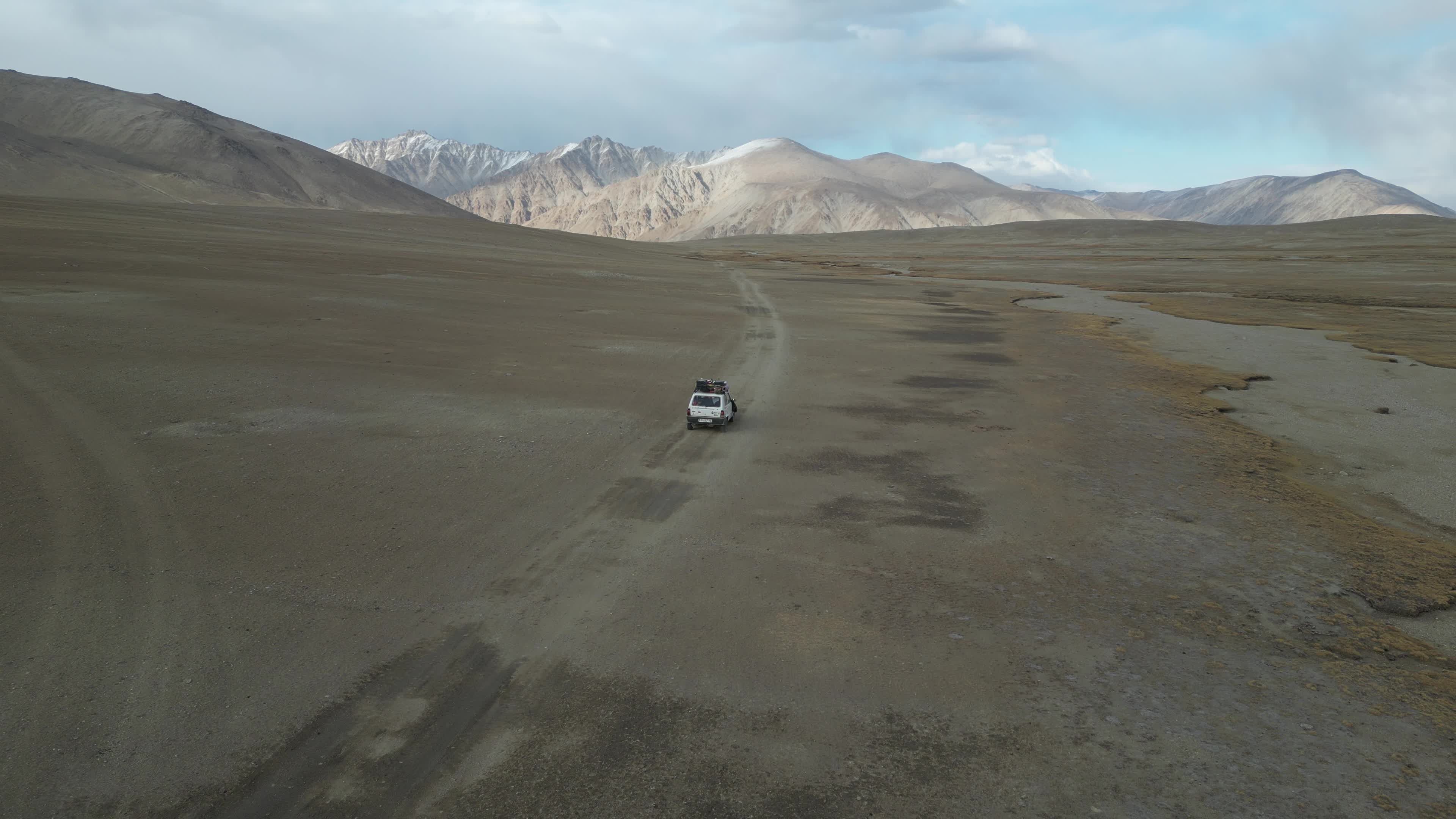 Beautiful drone videos of the landscapes of the Shokdara valley