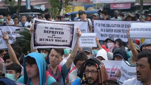 Hundreds of asylum seekers demand justice in Indonesia