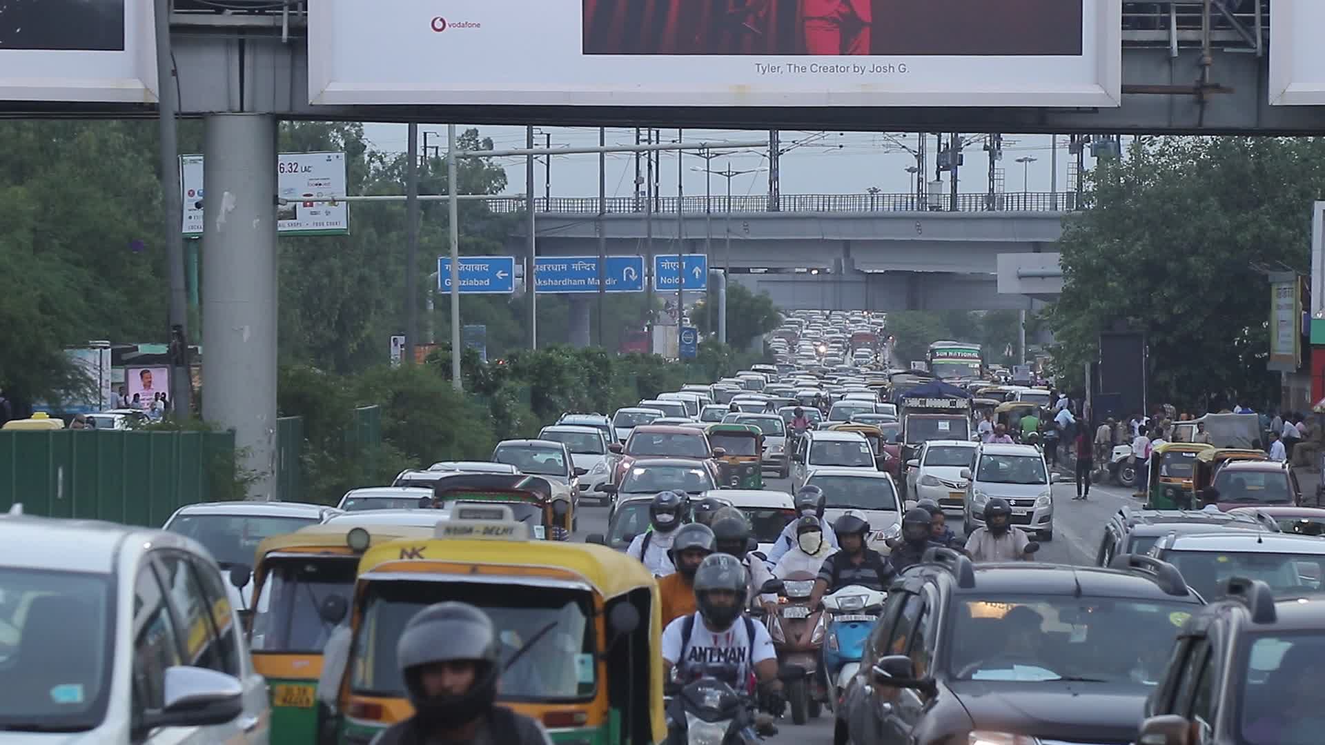 Heavy traffic moving in New Delhi