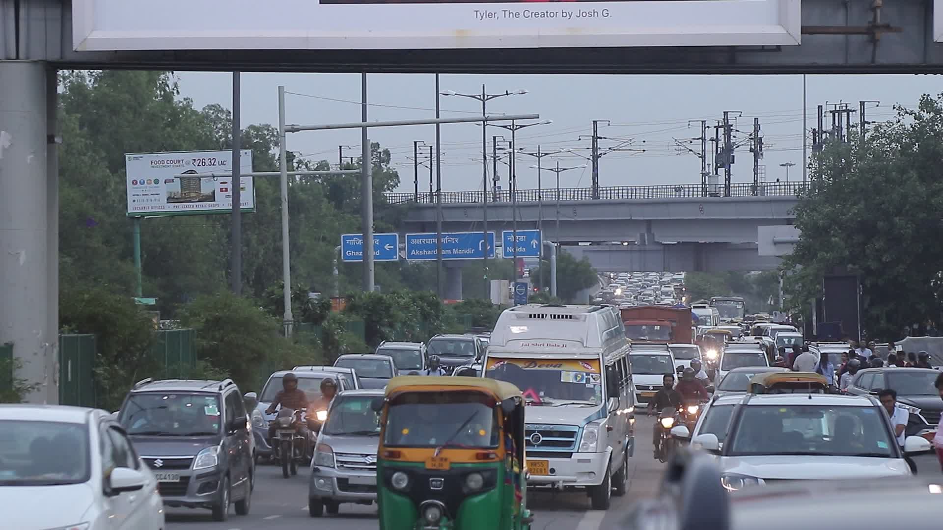 Heavy traffic moving in New Delhi