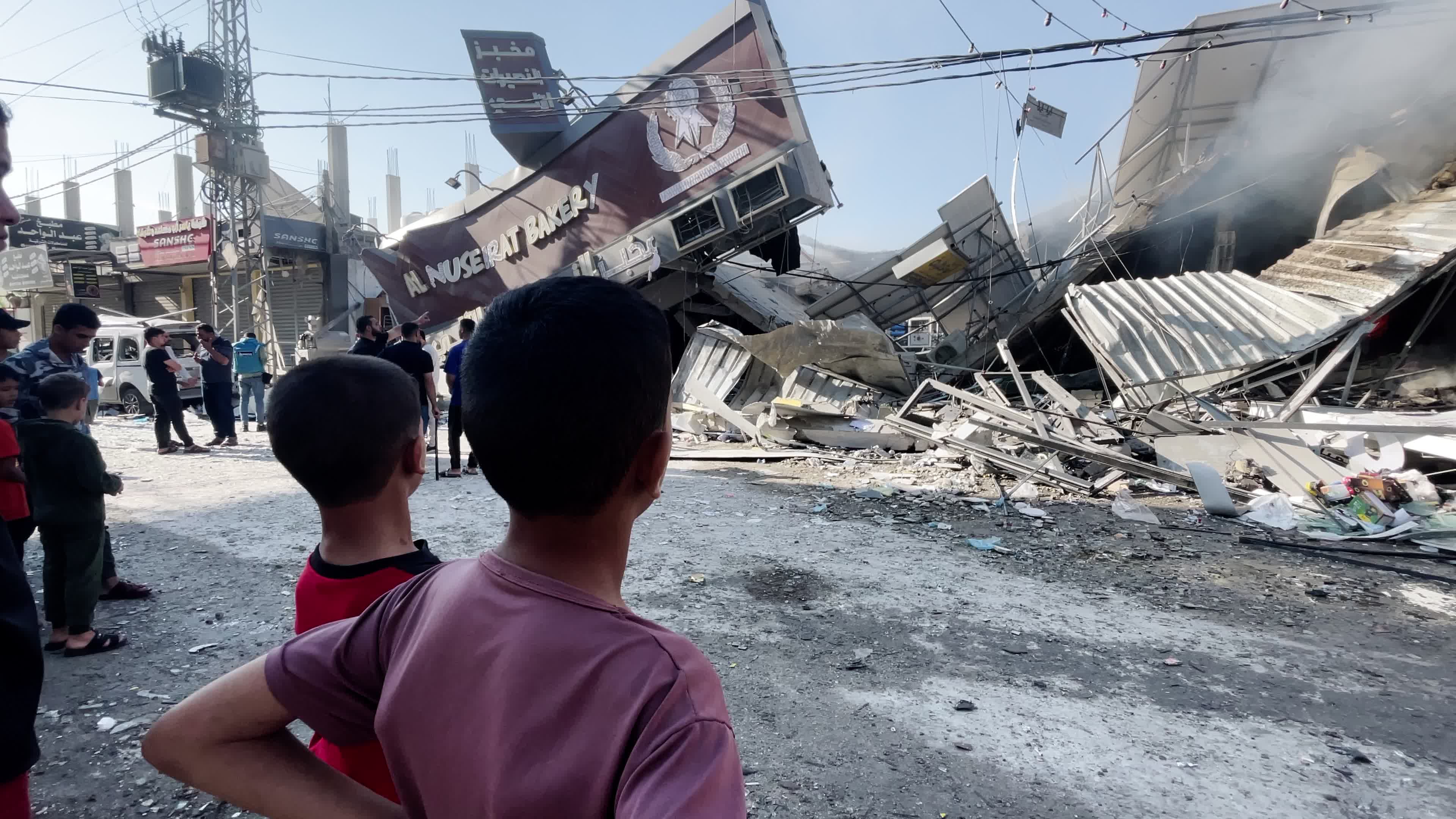  Israeli airstrike destroys a bakery in a Gaza refugee camp 