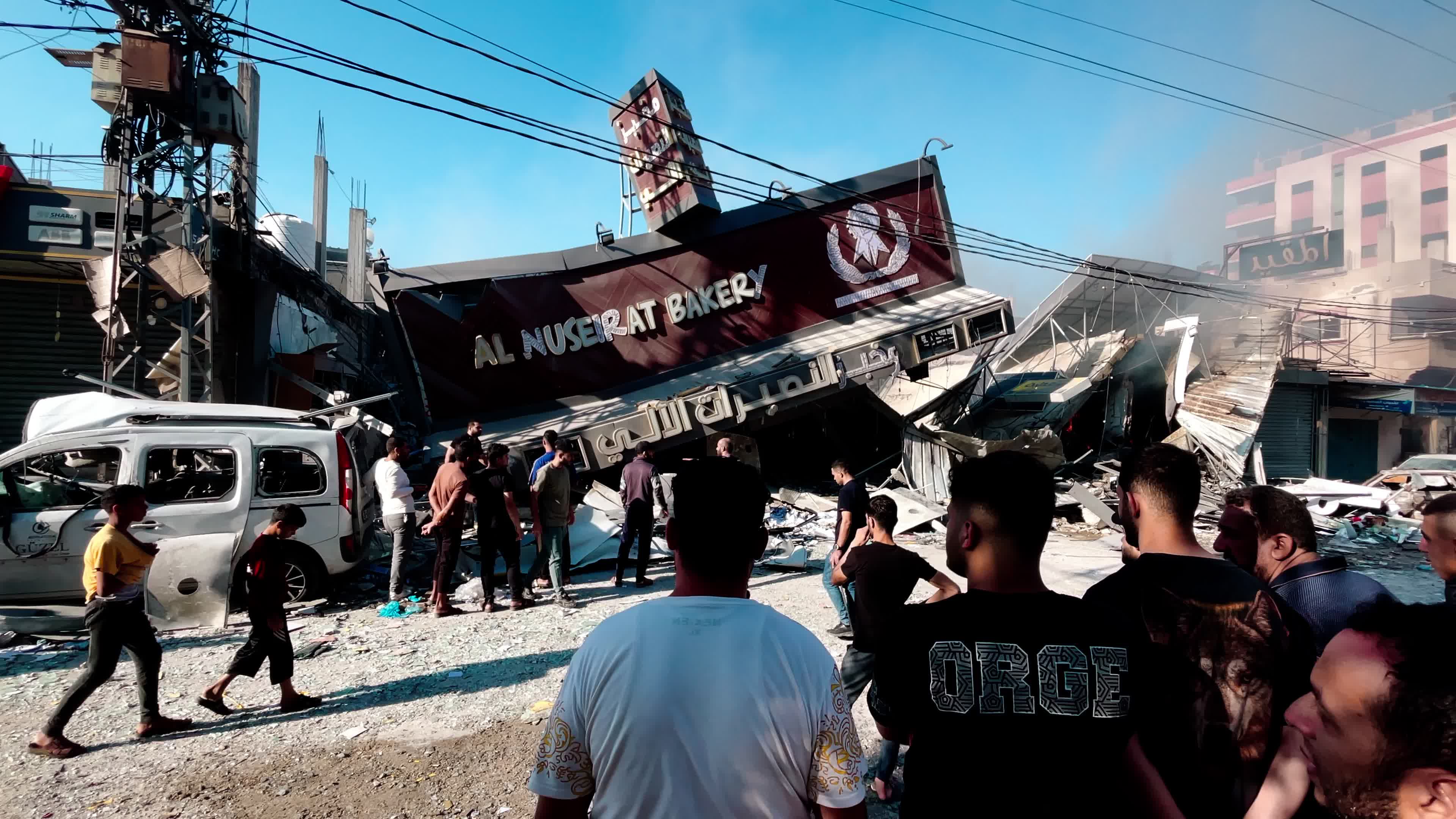  Israeli airstrike destroys a bakery in a Gaza refugee camp 