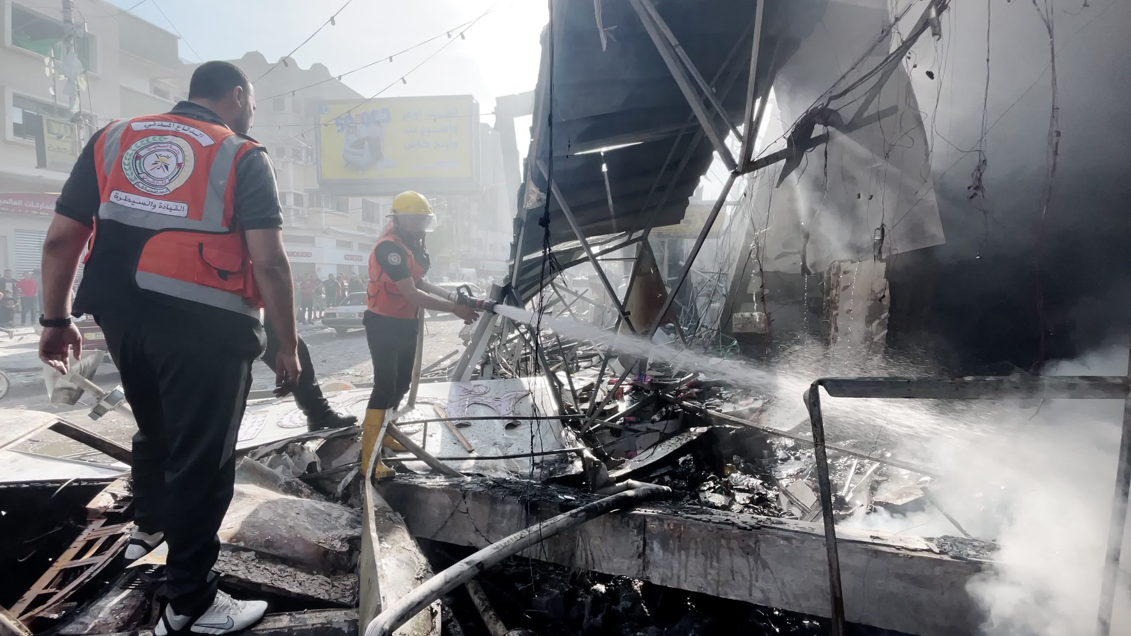  Israeli airstrike destroys a bakery in a Gaza refugee camp 