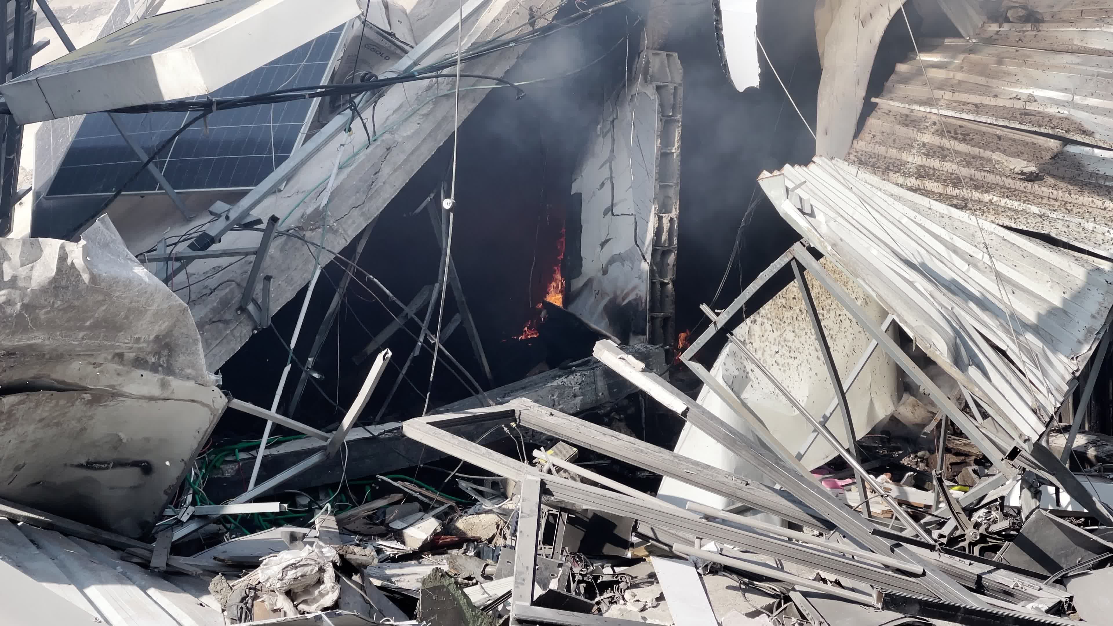  Israeli airstrike destroys a bakery in a Gaza refugee camp 