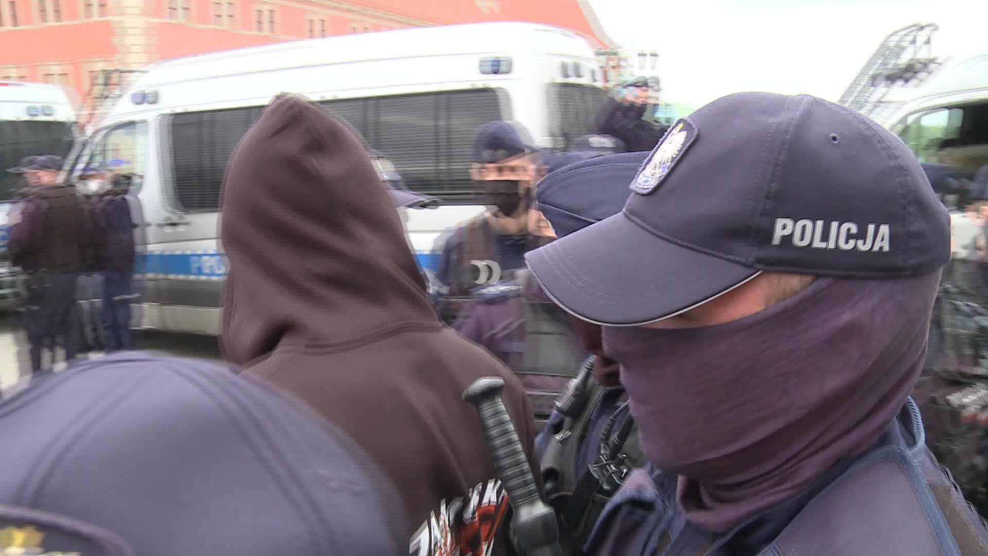 Riot police clash with anti-lockdown protesters in Warsaw
