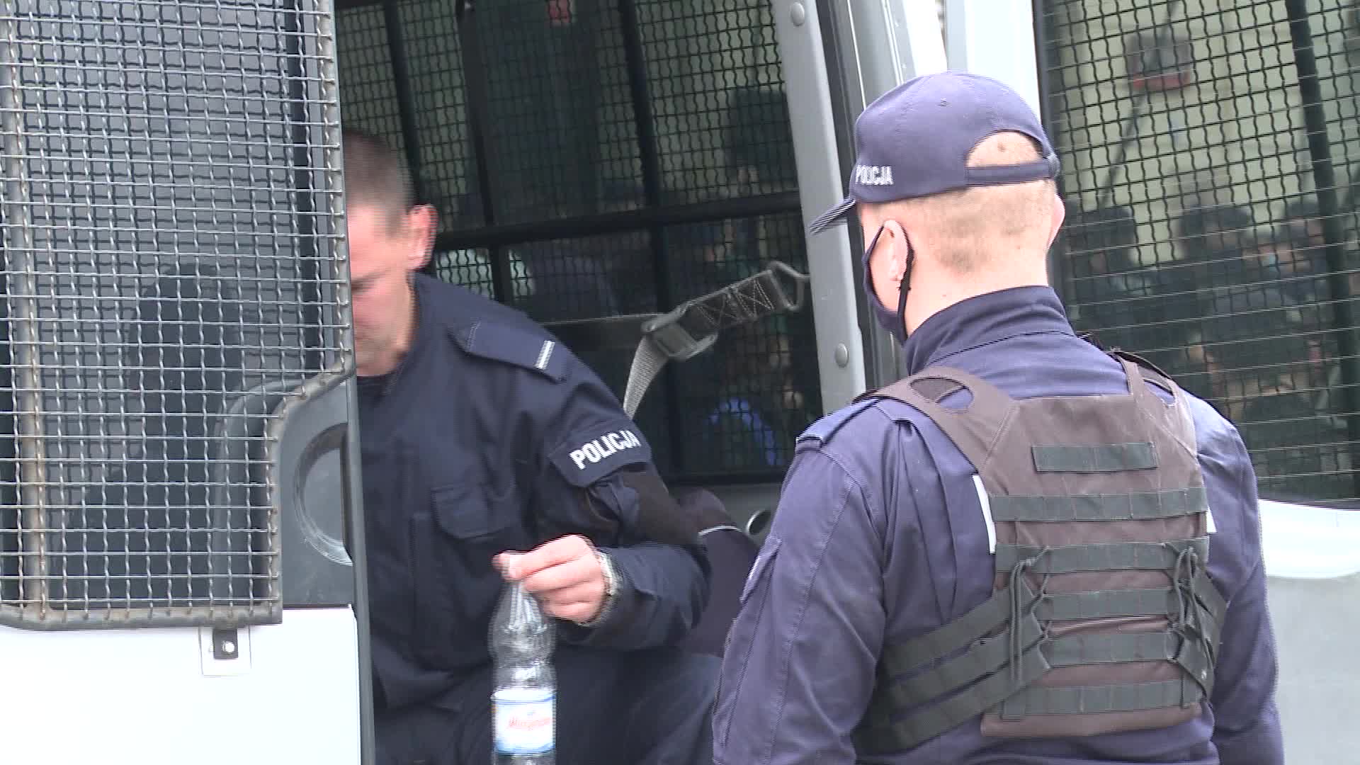 Riot police clash with anti-lockdown protesters in Warsaw