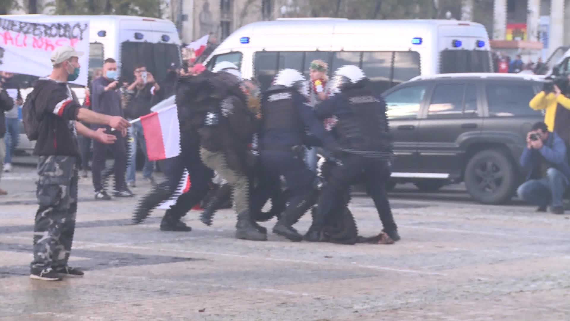 Riot police clash with anti-lockdown protesters in Warsaw