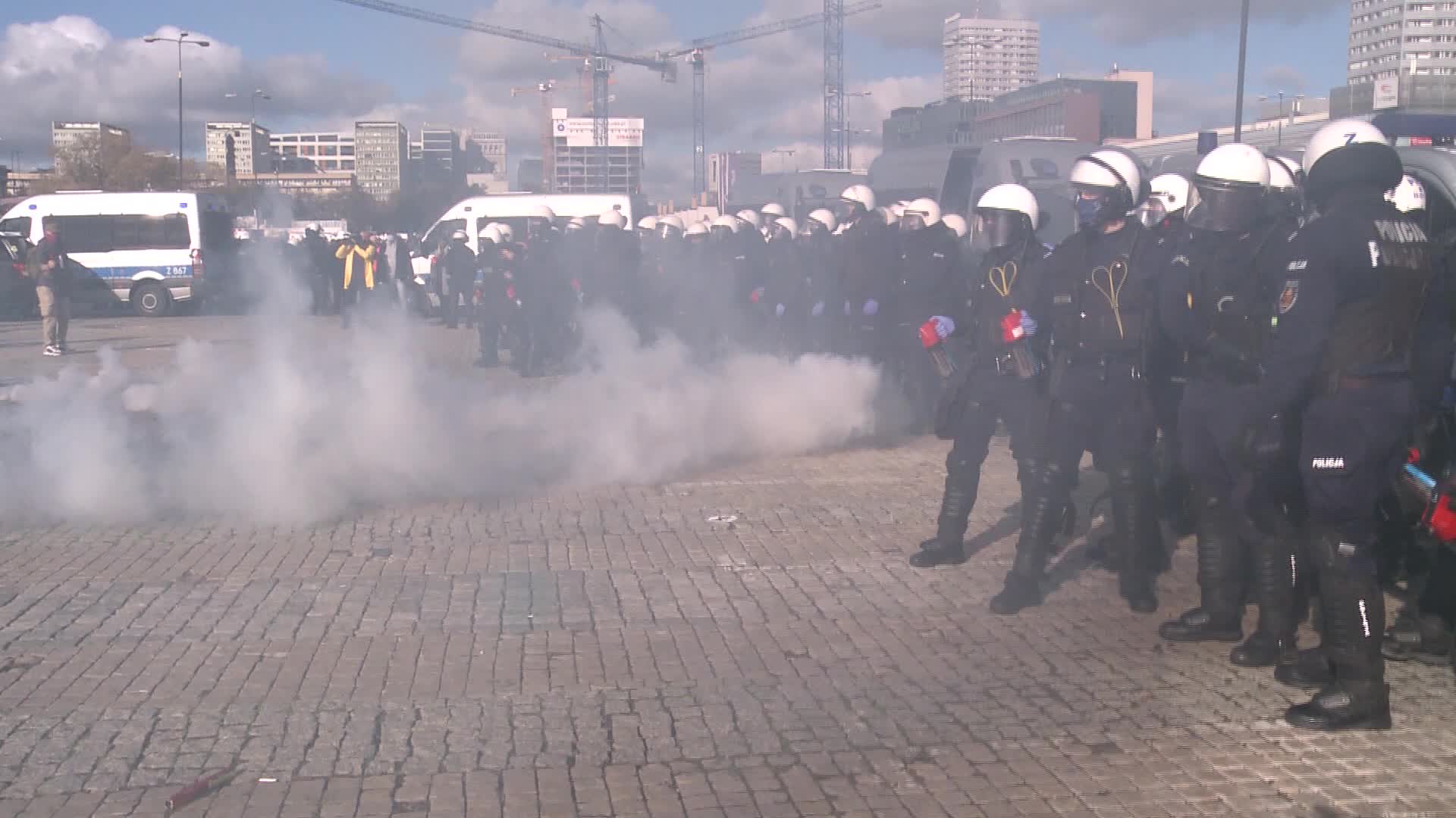 Riot police clash with anti-lockdown protesters in Warsaw