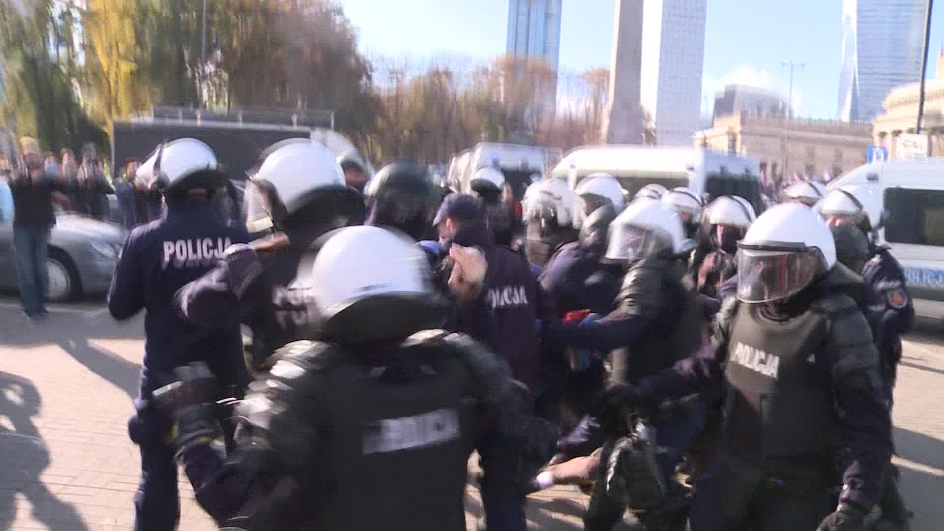 Riot police clash with anti-lockdown protesters in Warsaw