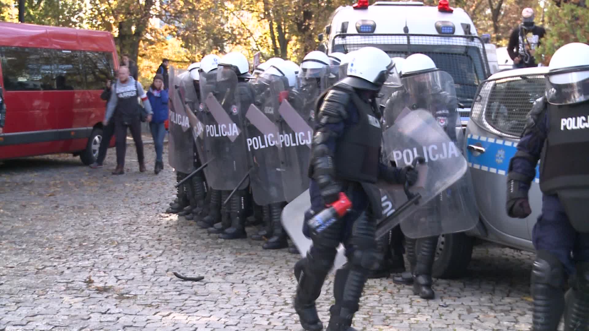Riot police clash with anti-lockdown protesters in Warsaw