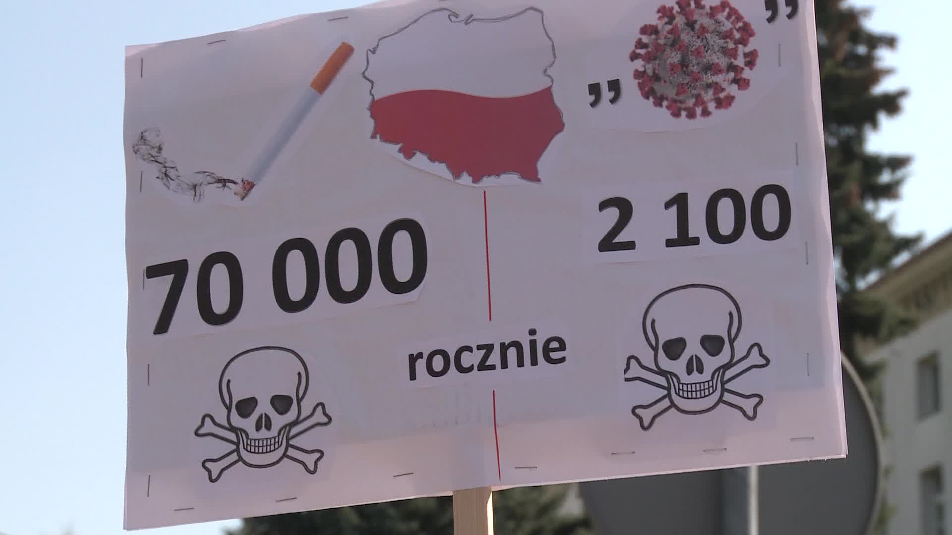 Riot police clash with anti-lockdown protesters in Warsaw