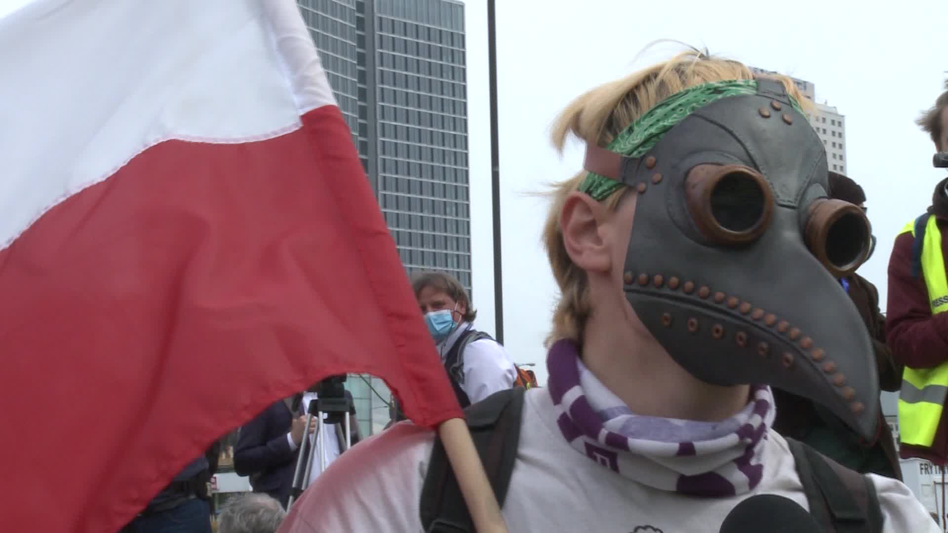 Riot police clash with anti-lockdown protesters in Warsaw