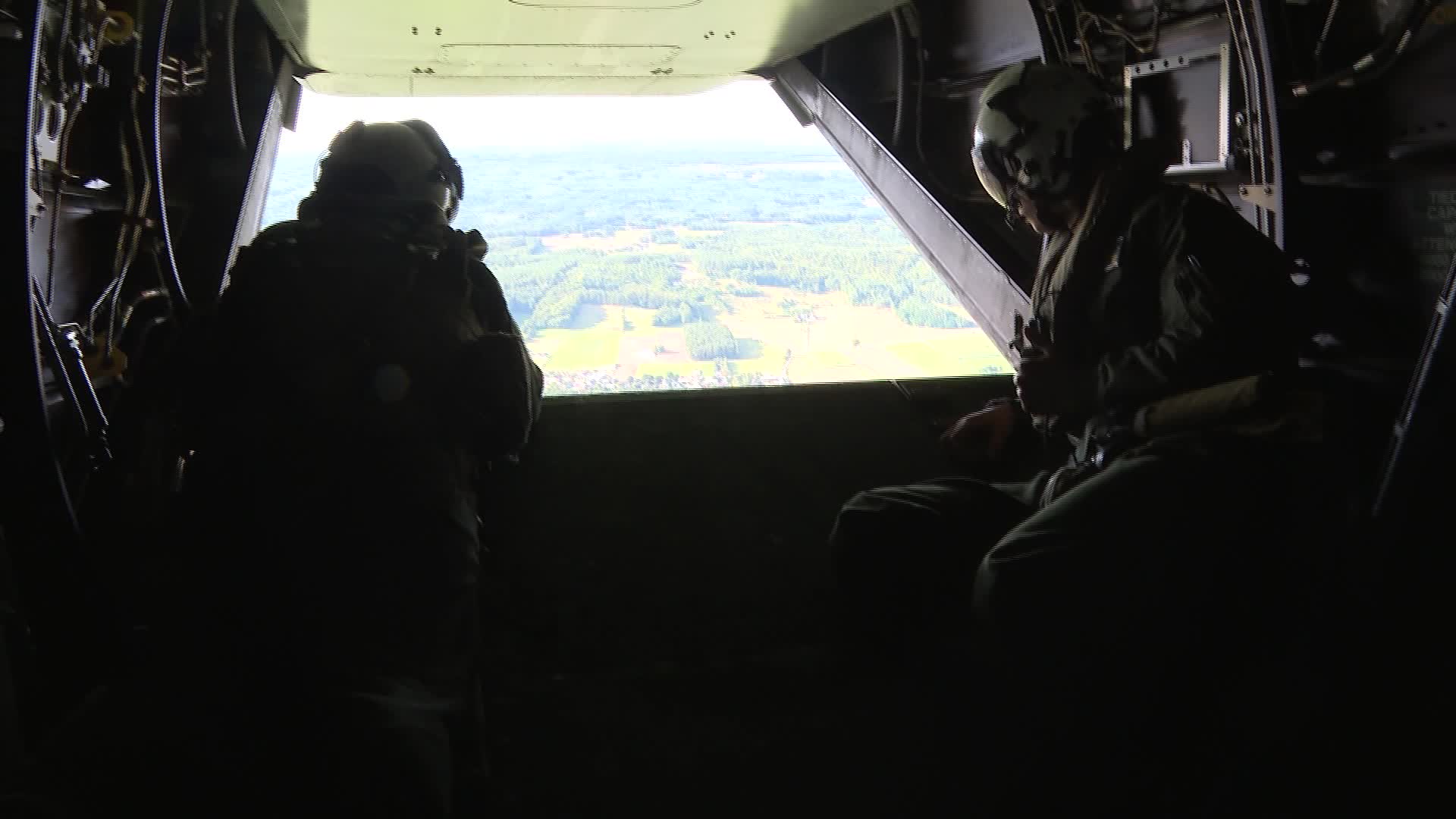 US warship trains in Baltics