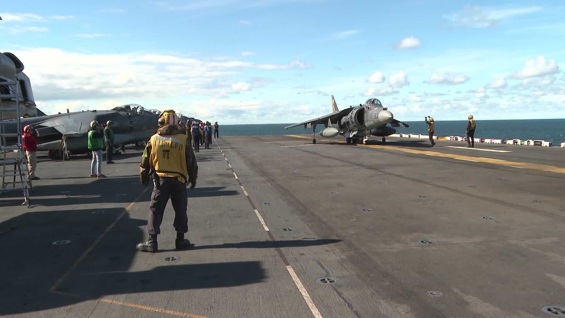 US warship trains in Baltics