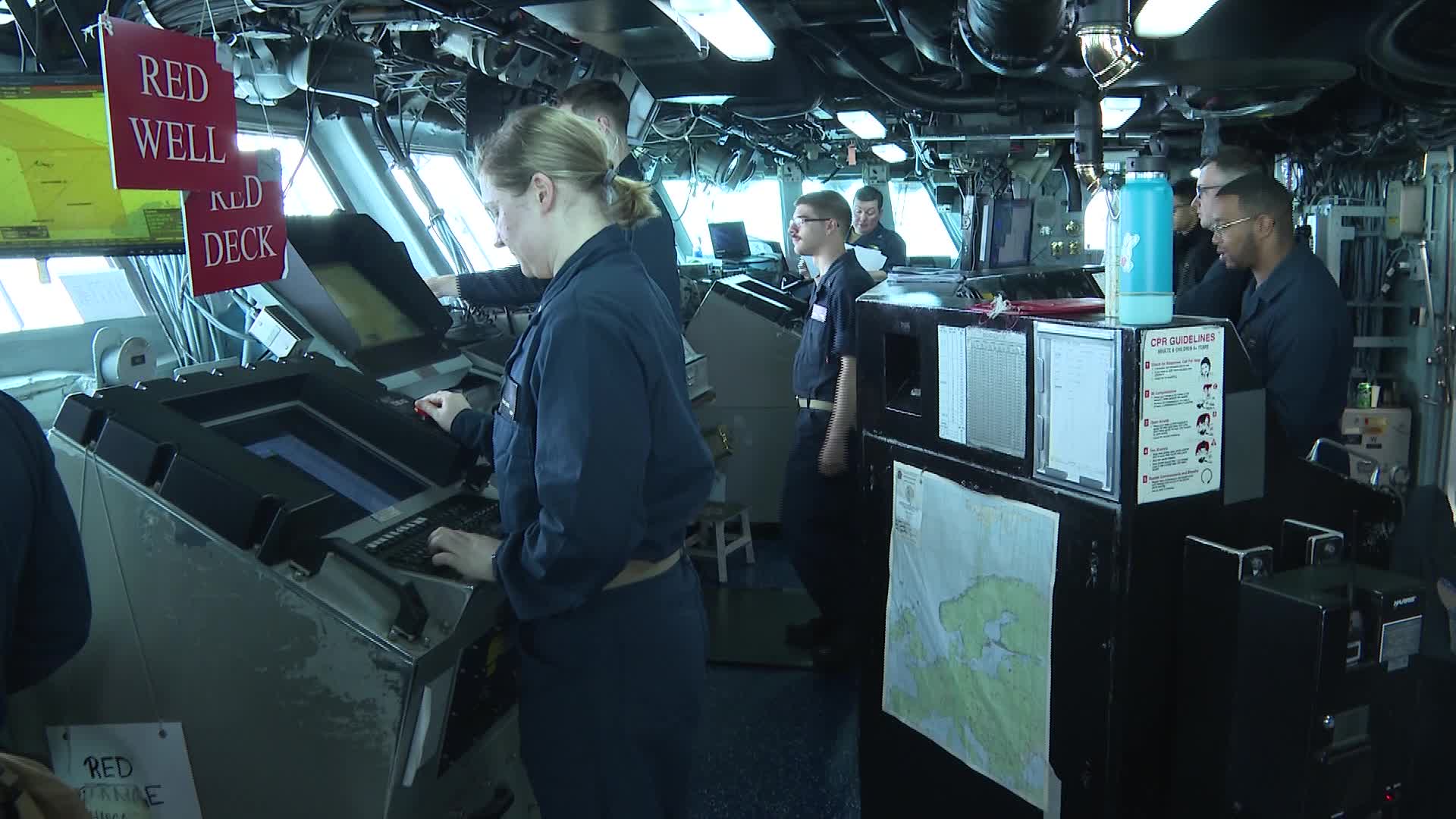 US warship trains in Baltics