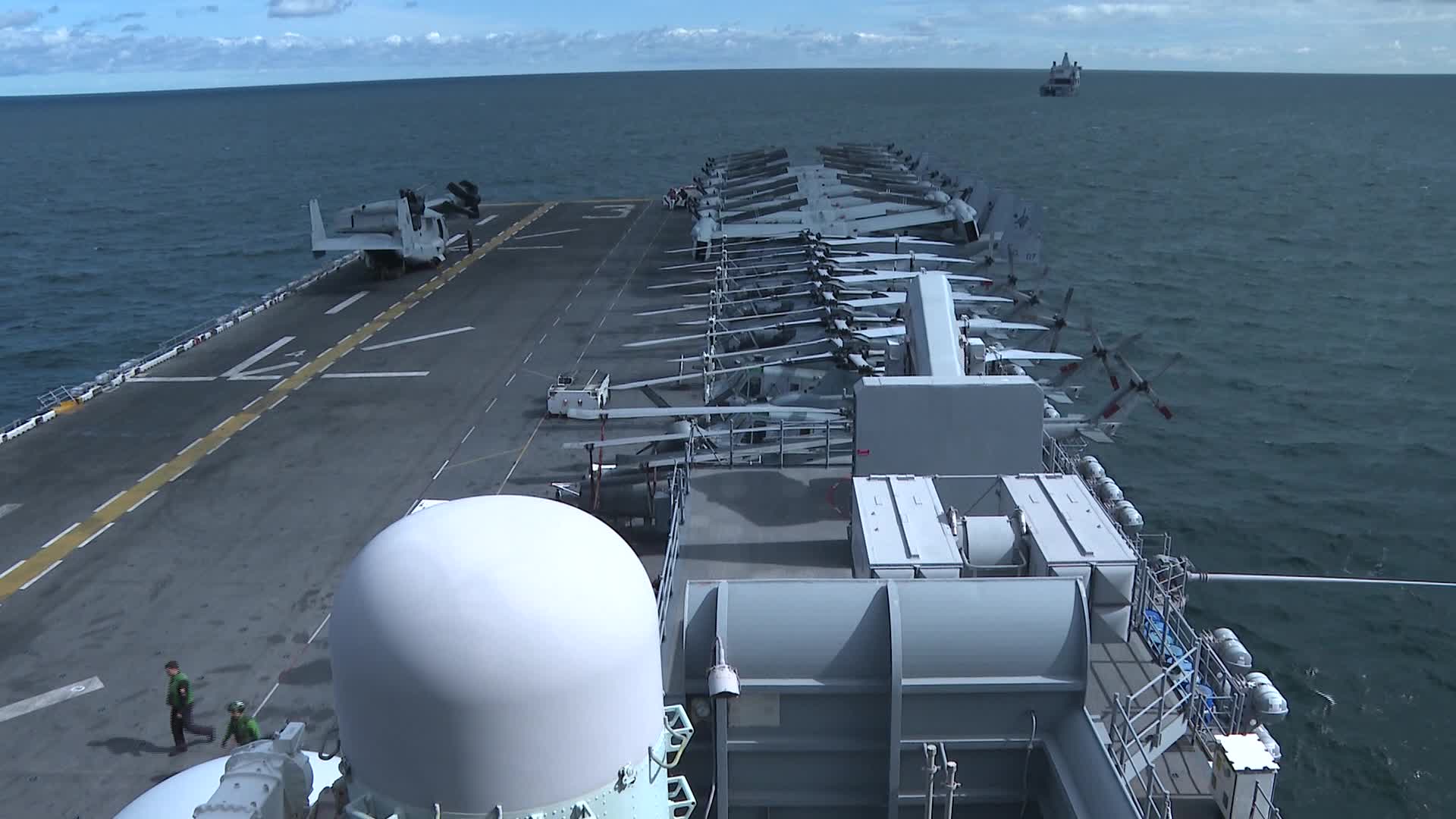 US warship trains in Baltics