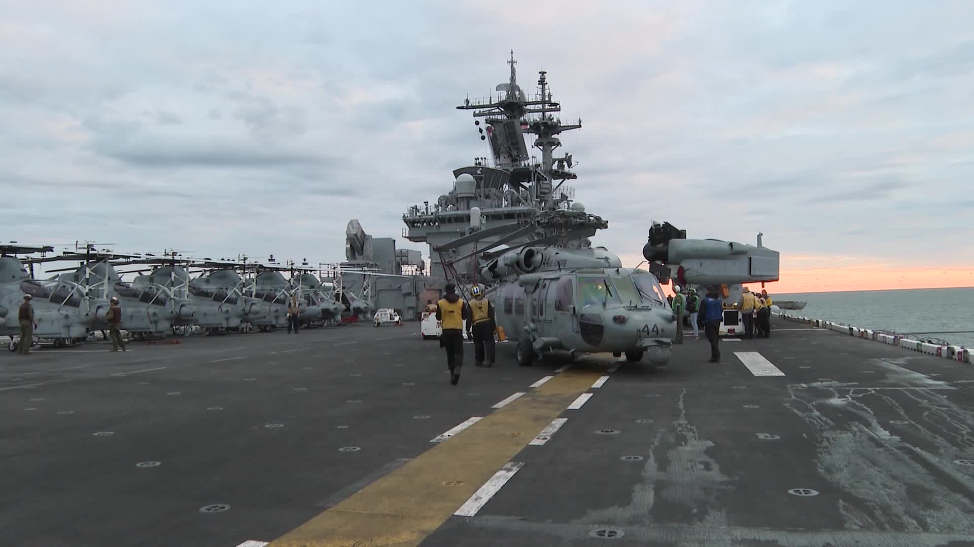 US warship trains in Baltics