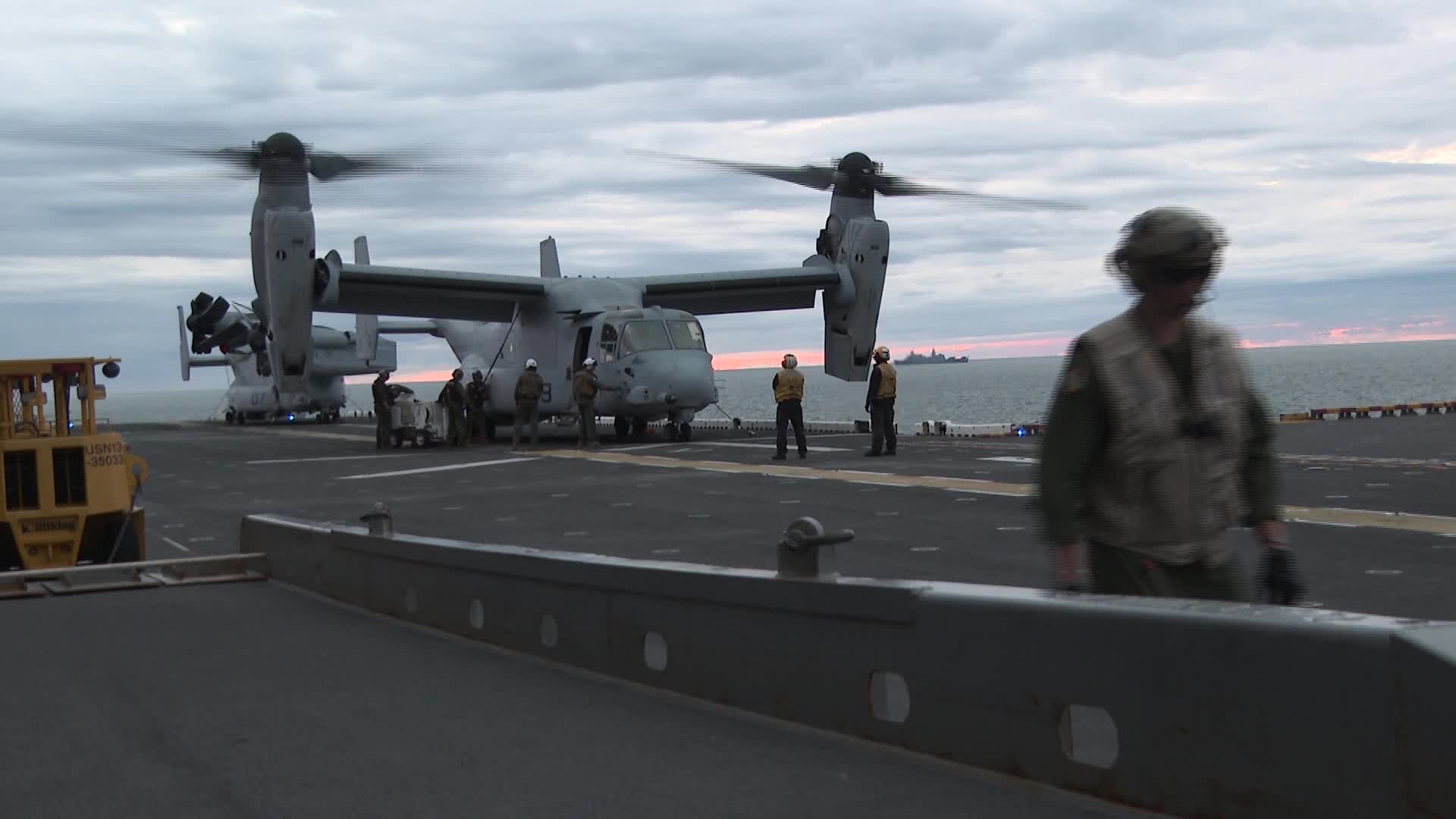 US warship trains in Baltics