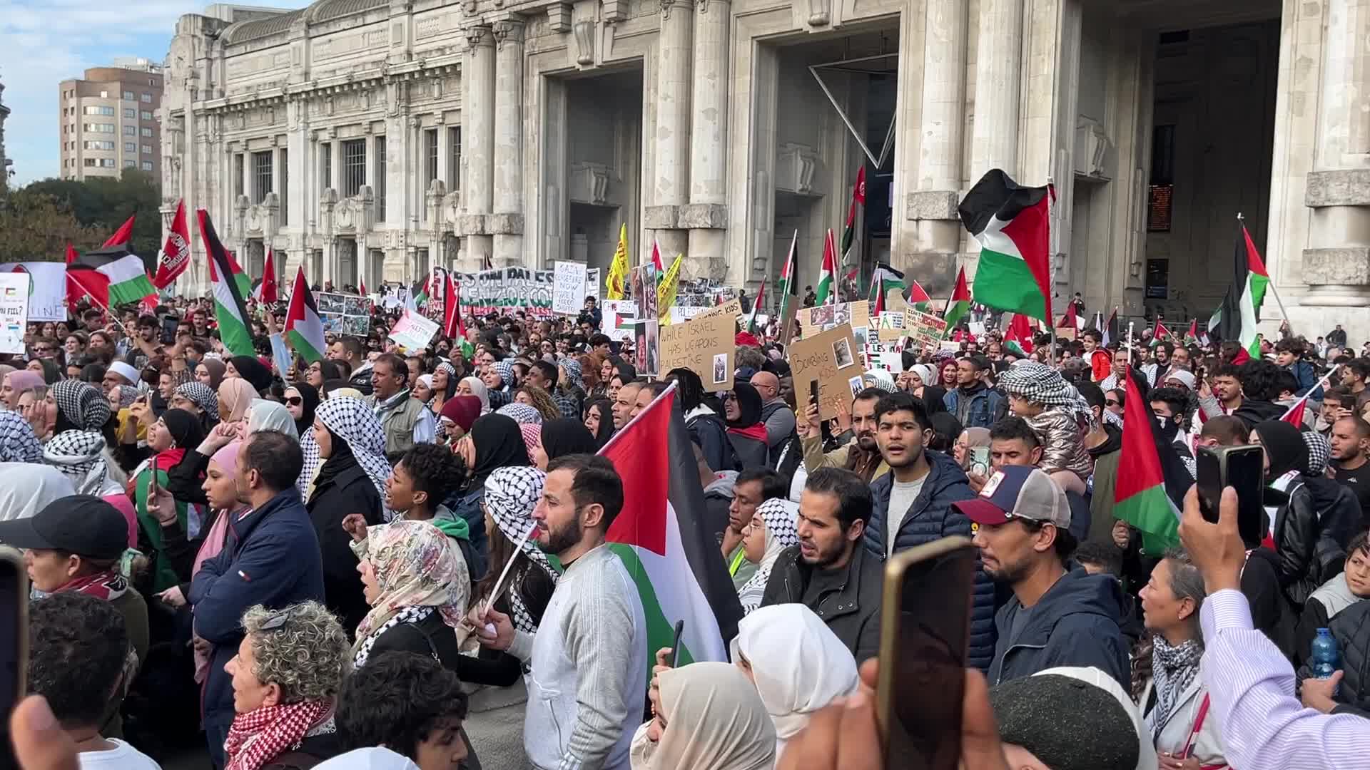 The demonstration of solidarity and support for Palestine in Milan