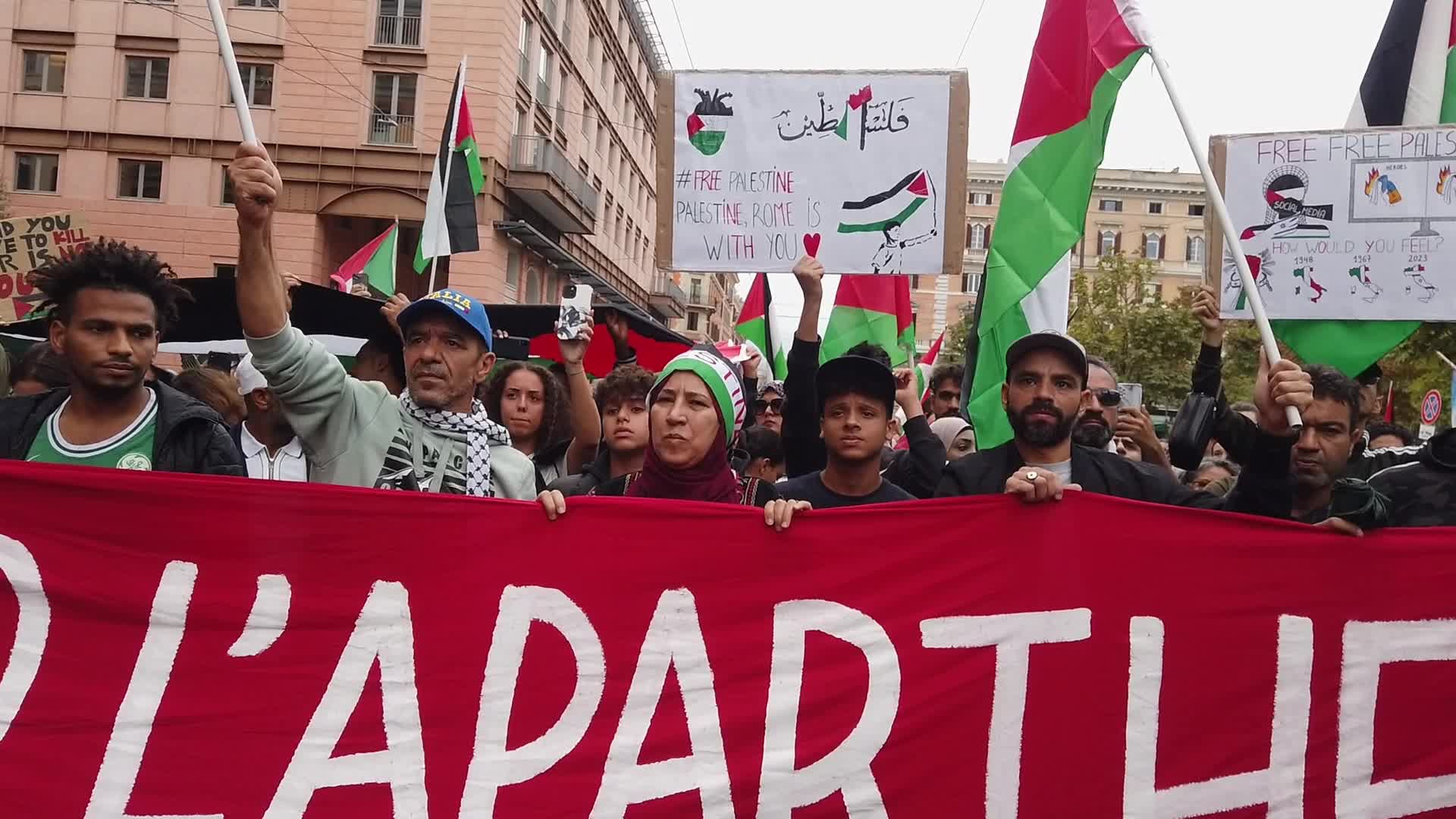 People in Italy participate in rally to support Palestinians