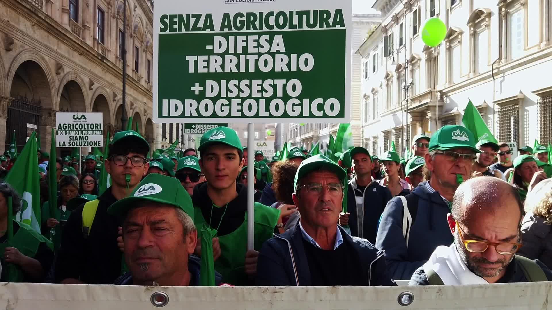 Cia Farmers protest to claim the centrality of the agricultural 