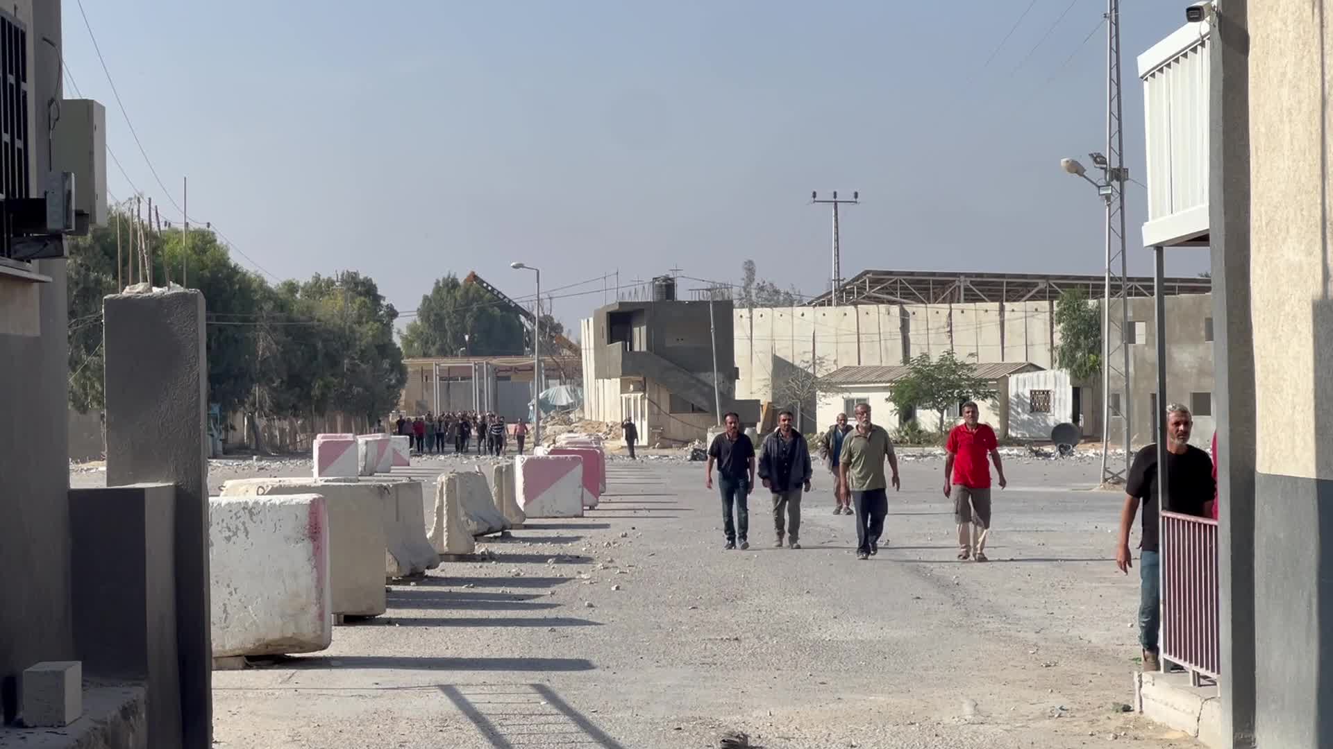 Palestinian Workers Return to Gaza via Kerem Shalom Crossing 