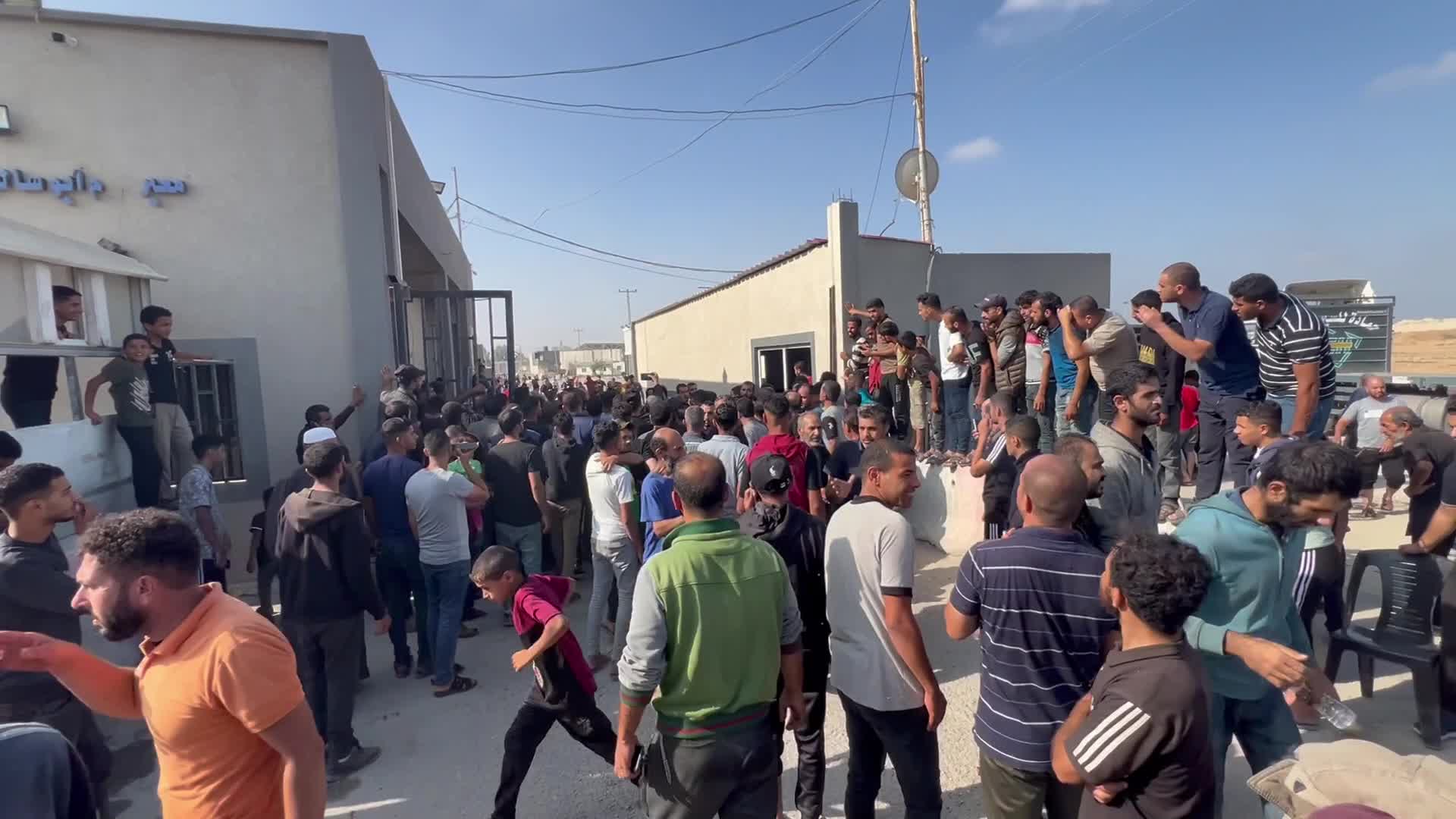 Palestinian Workers Return to Gaza via Kerem Shalom Crossing 