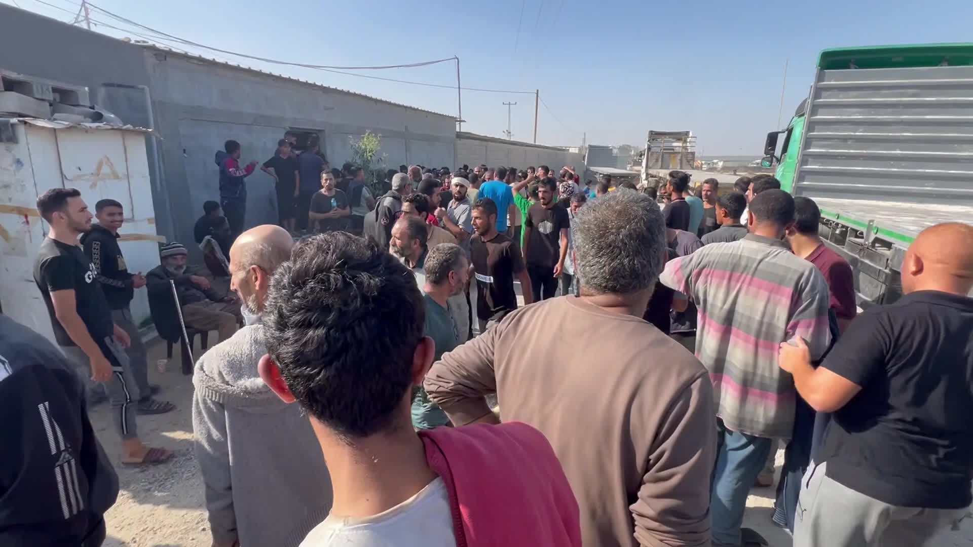 Palestinian Workers Return to Gaza via Kerem Shalom Crossing 
