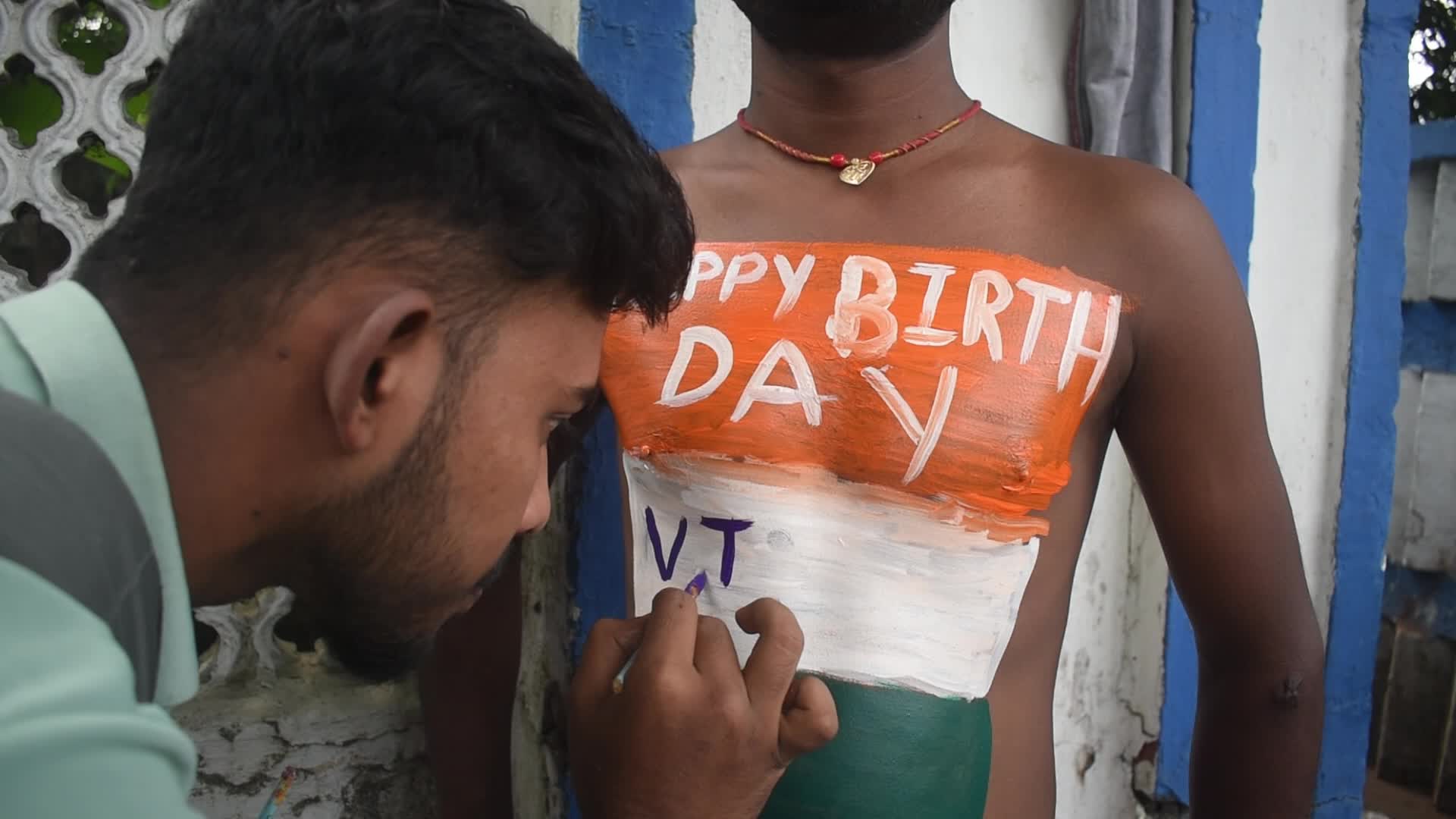 Fans are celebrating Virat Kohli's birthday in their own style in Kolkata, India