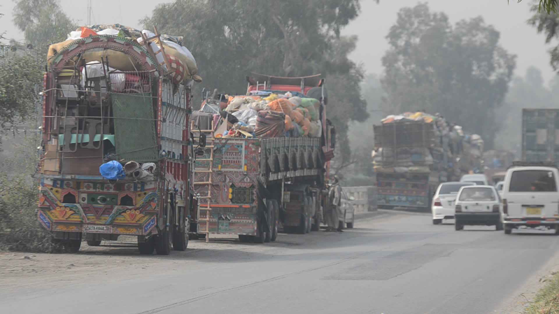 Afghan Refugees Return Home as Pakistan's Ultimatum Approaches Final Day