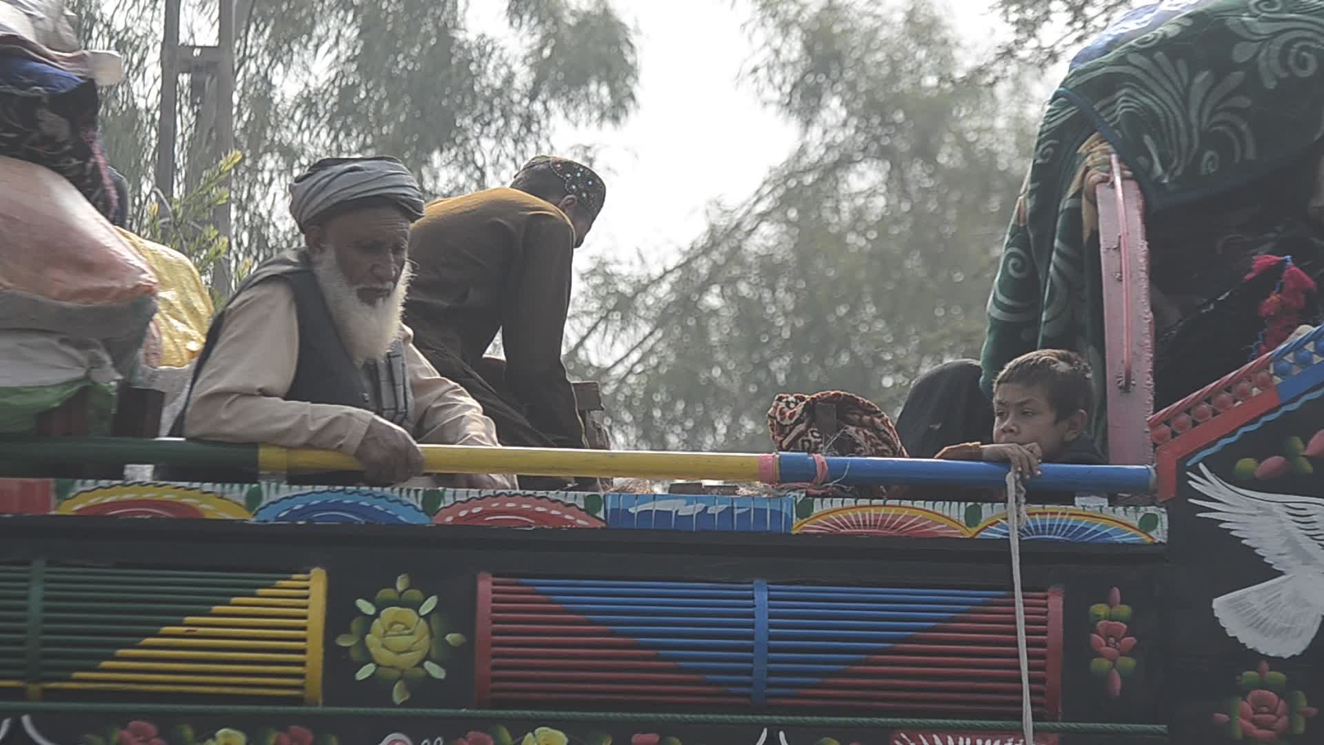 Afghan Refugees Return Home as Pakistan's Ultimatum Approaches Final Day