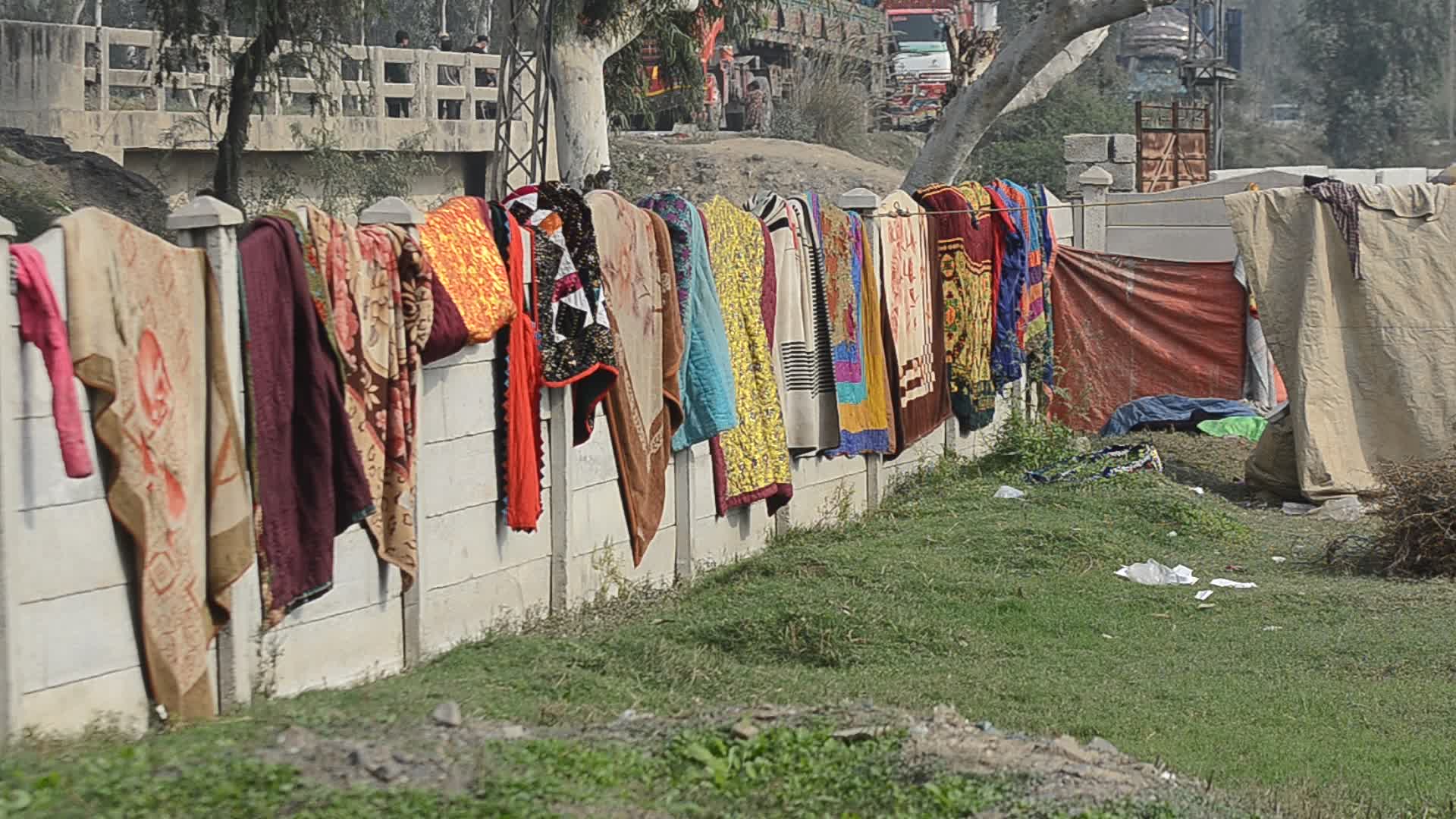 Afghan Refugees Return Home as Pakistan's Ultimatum Approaches Final Day