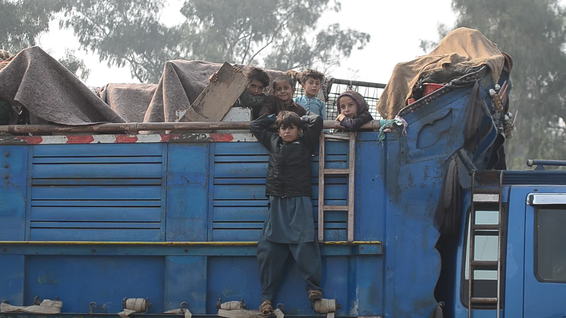 Afghan Refugees Return Home as Pakistan's Ultimatum Approaches Final Day
