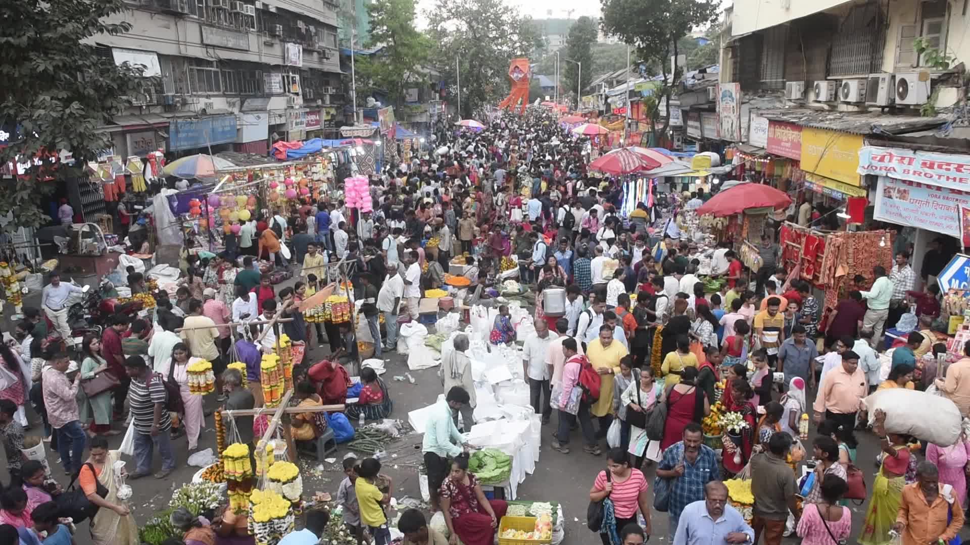 People Throng Market On Dhanteras In Mumbai
