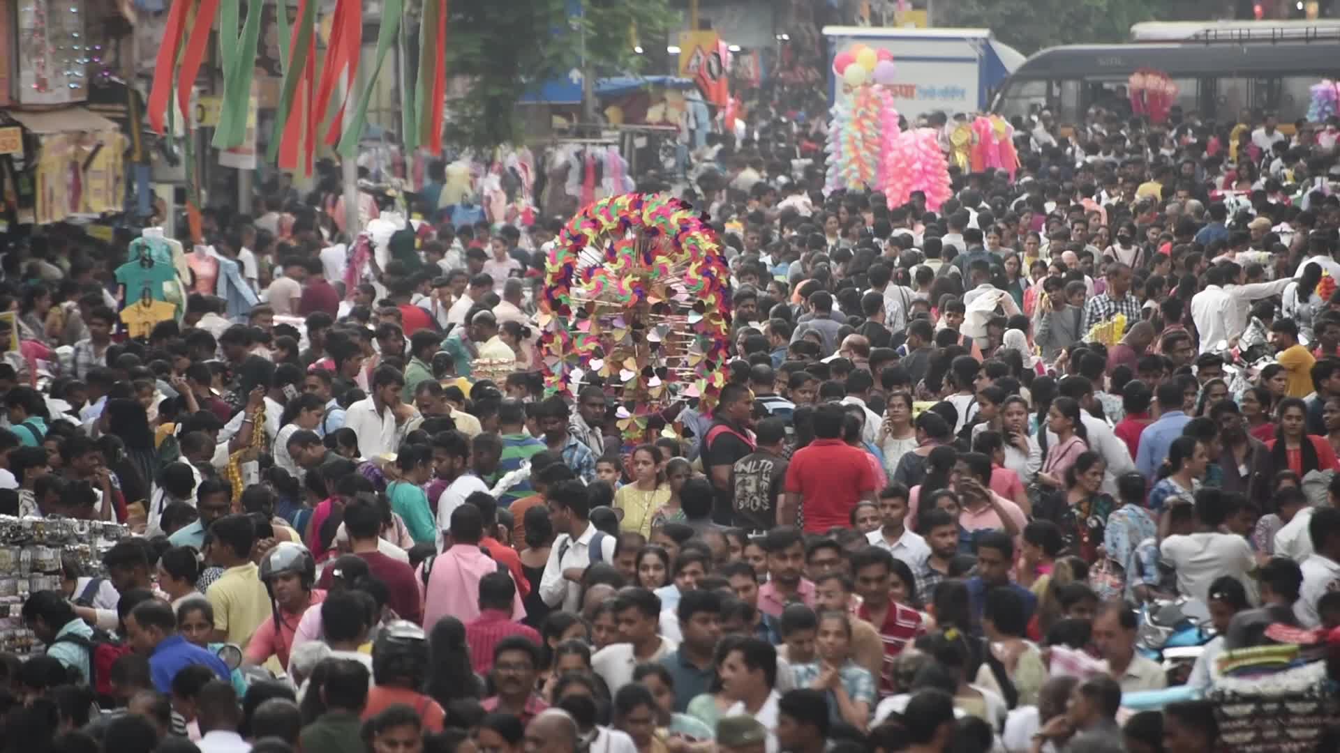 People Throng Market On Dhanteras In Mumbai