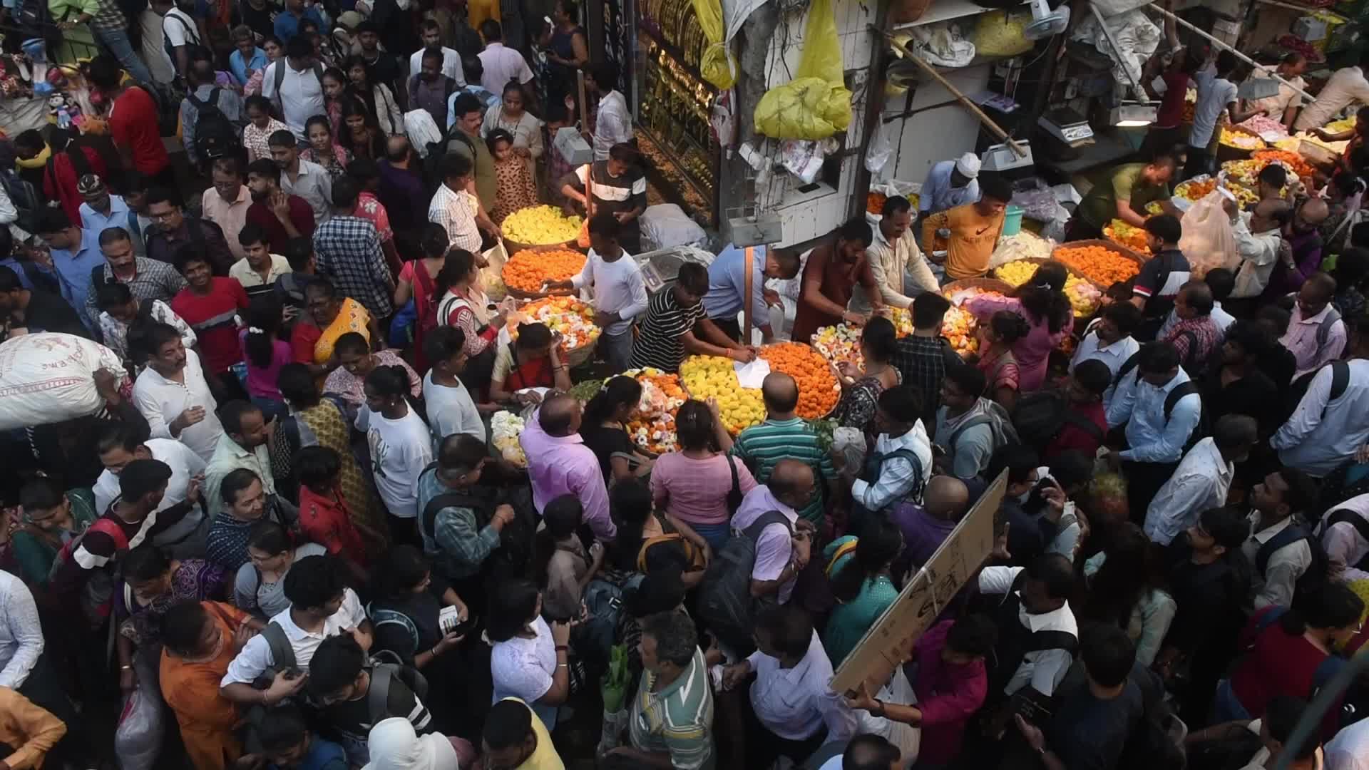 People Throng Market On Dhanteras In Mumbai