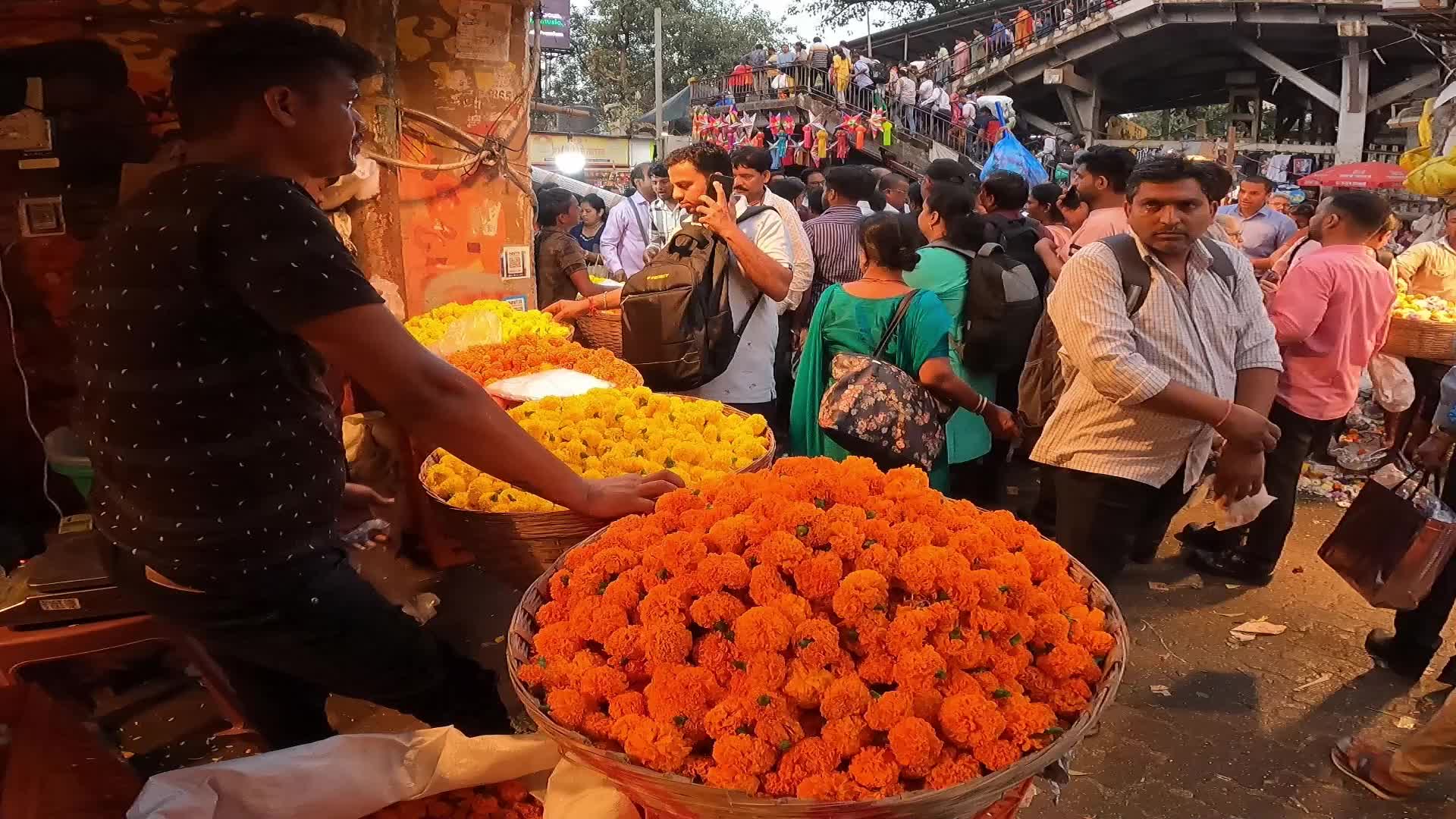 People Throng Market On Dhanteras In Mumbai