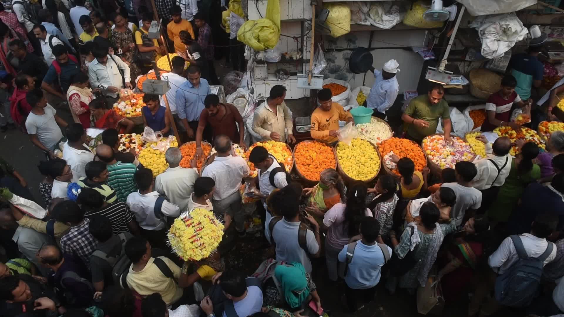 People Throng Market On Dhanteras In Mumbai