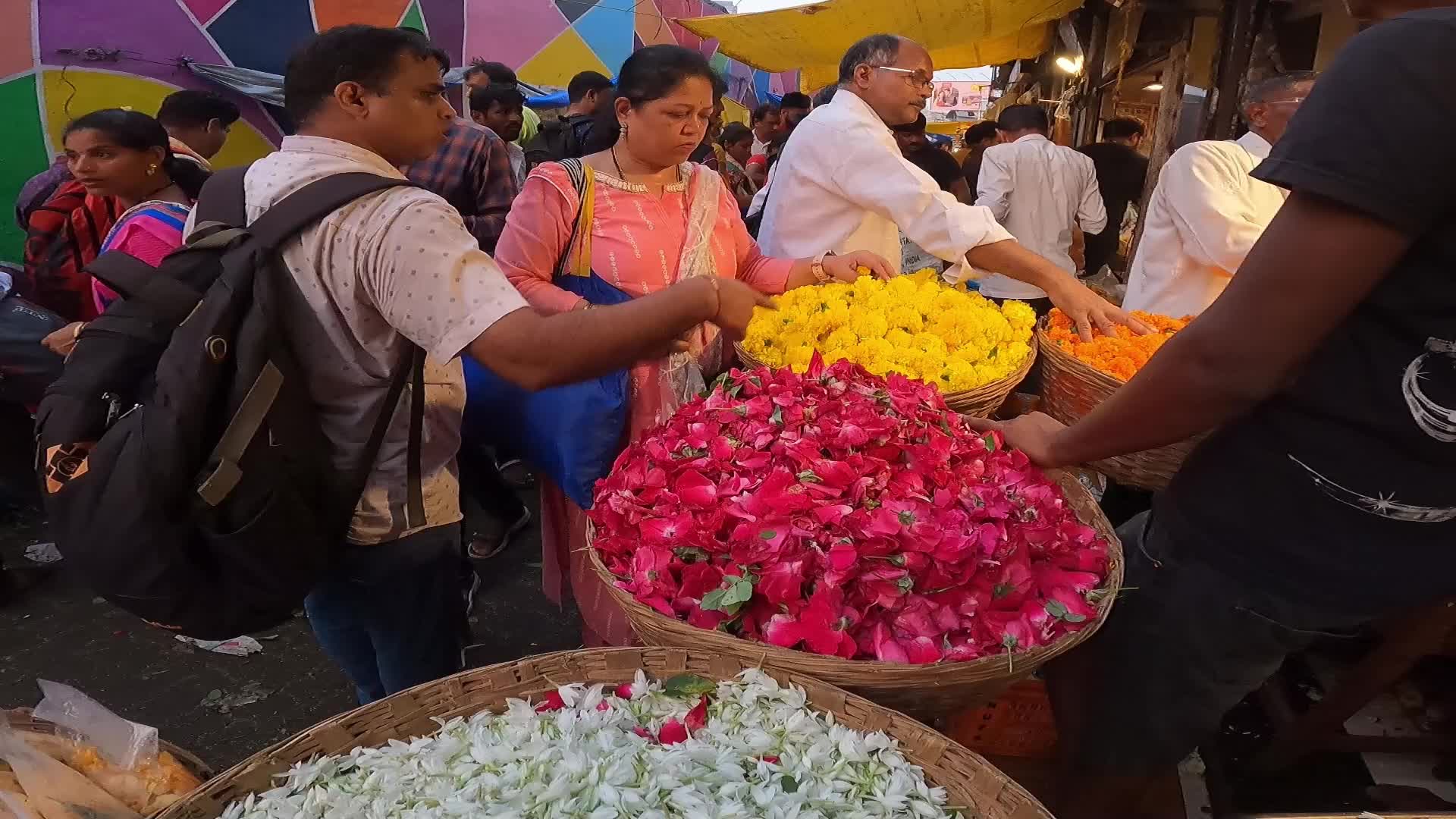 People Throng Market On Dhanteras In Mumbai