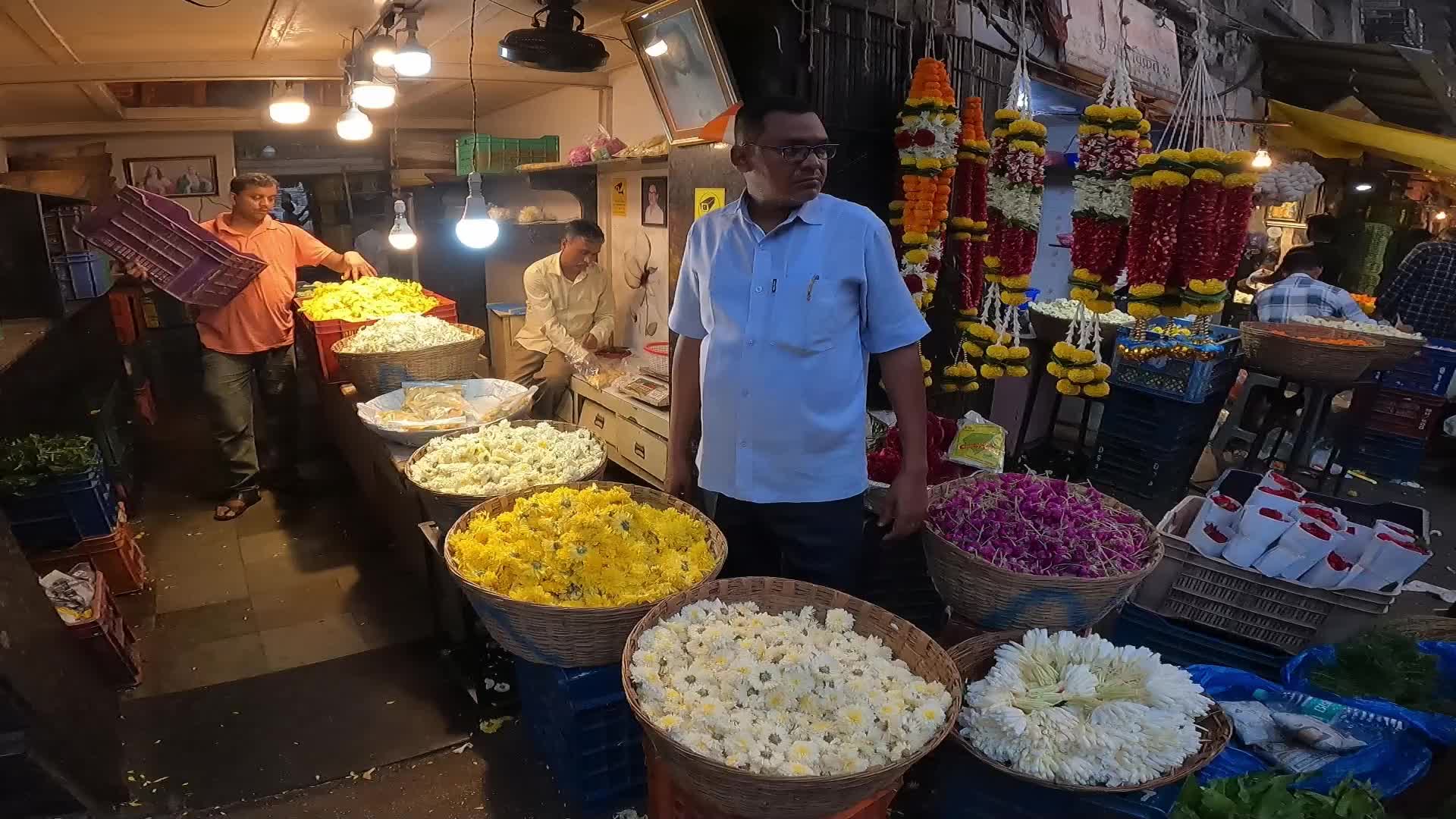 People Throng Market On Dhanteras In Mumbai