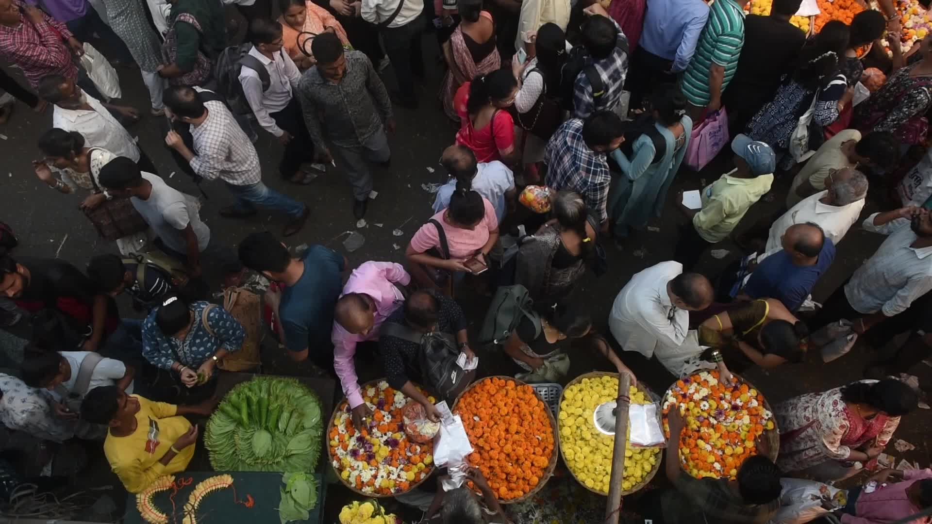 People Throng Market On Dhanteras In Mumbai