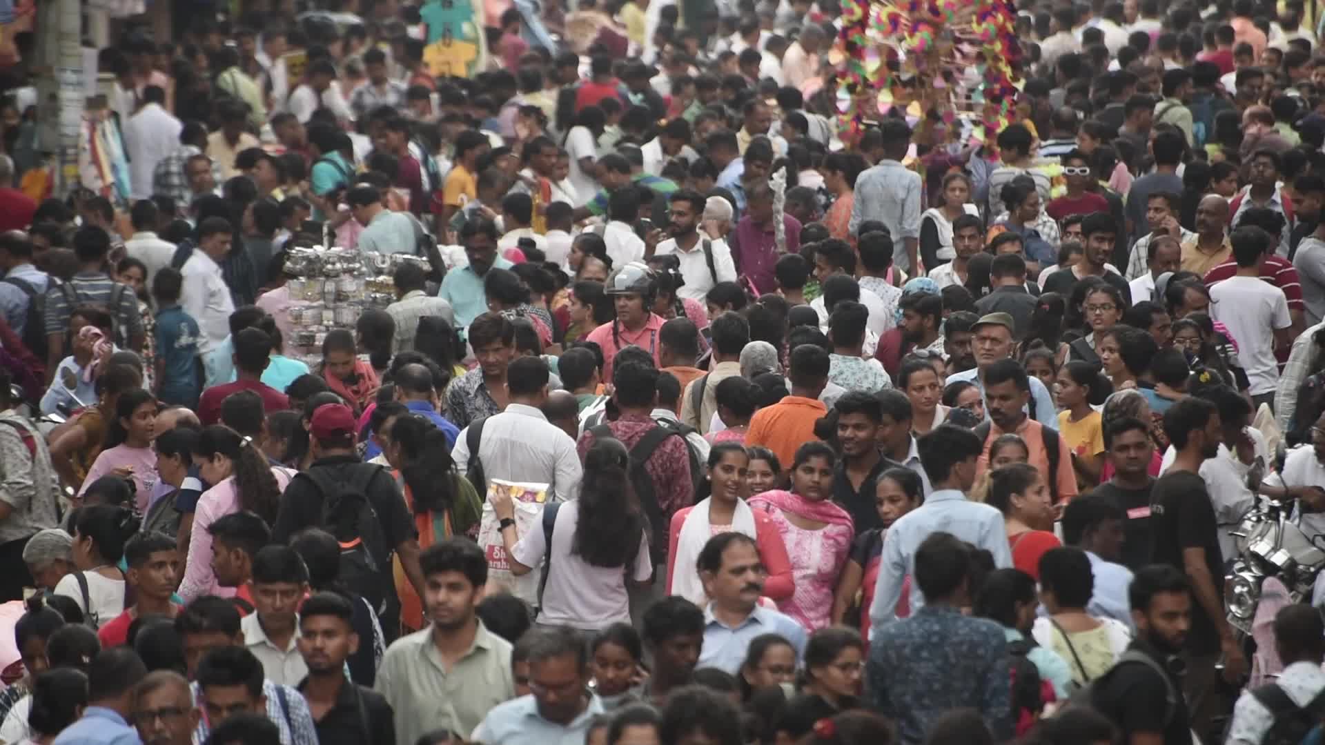 People Throng Market On Dhanteras In Mumbai